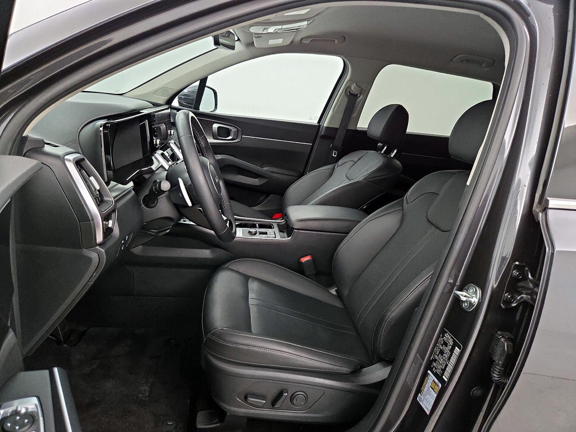 Thumbnail: 2023 Kia Sorento - 11