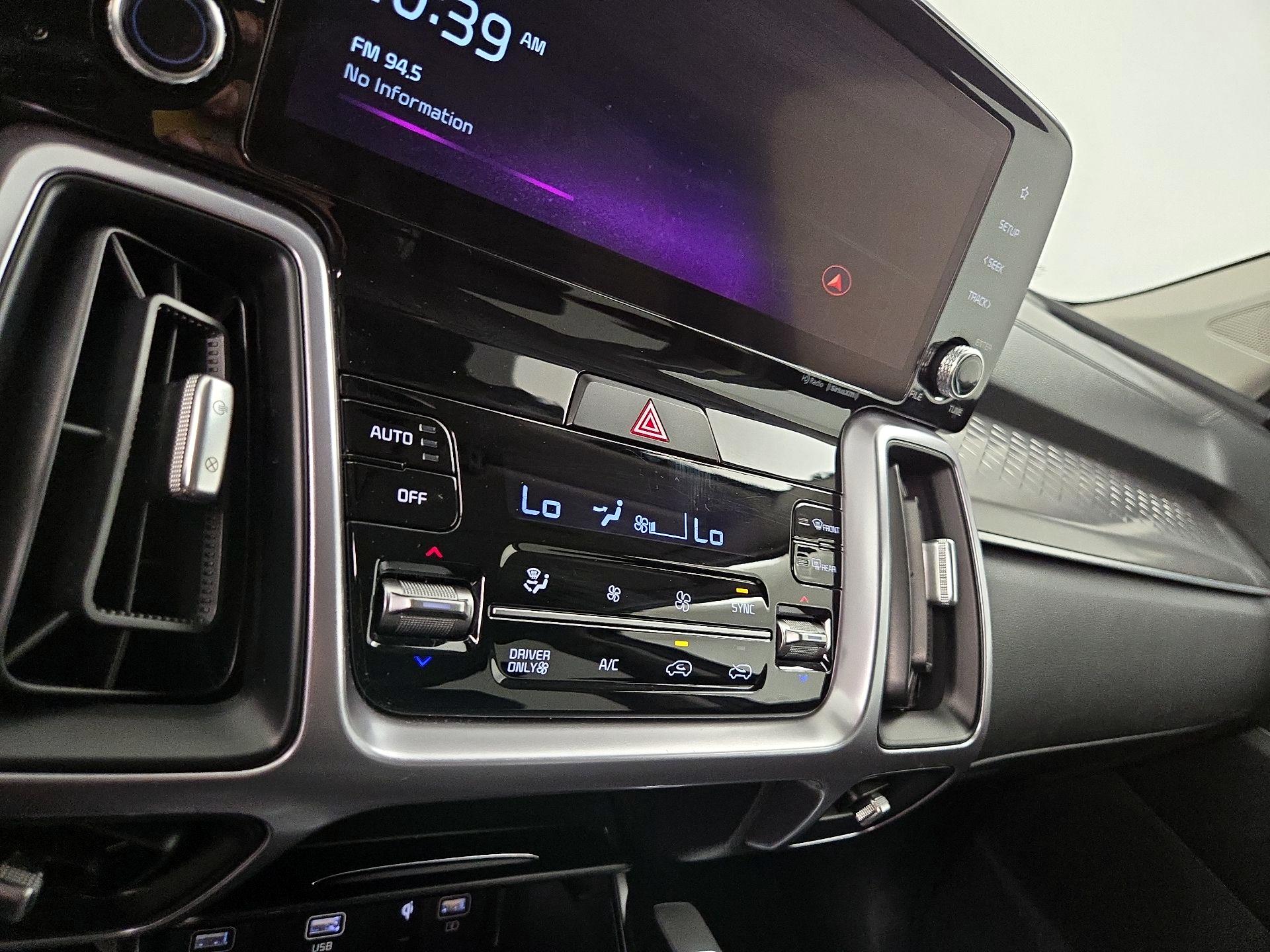 Thumbnail: 2023 Kia Sorento - 17