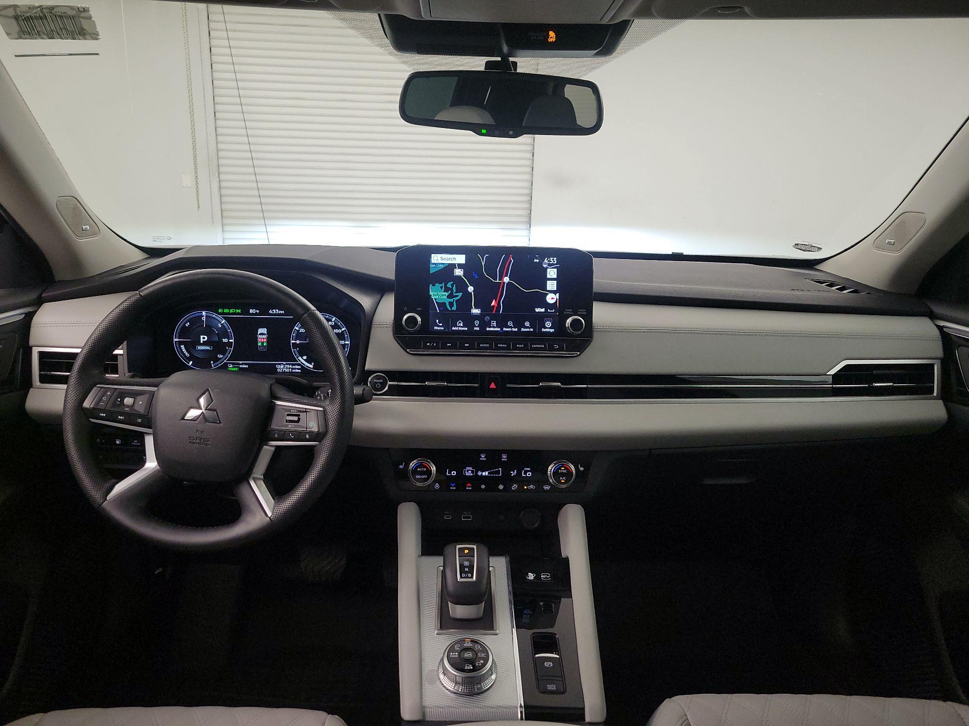 Thumbnail: 2023 Mitsubishi Outlander - 9