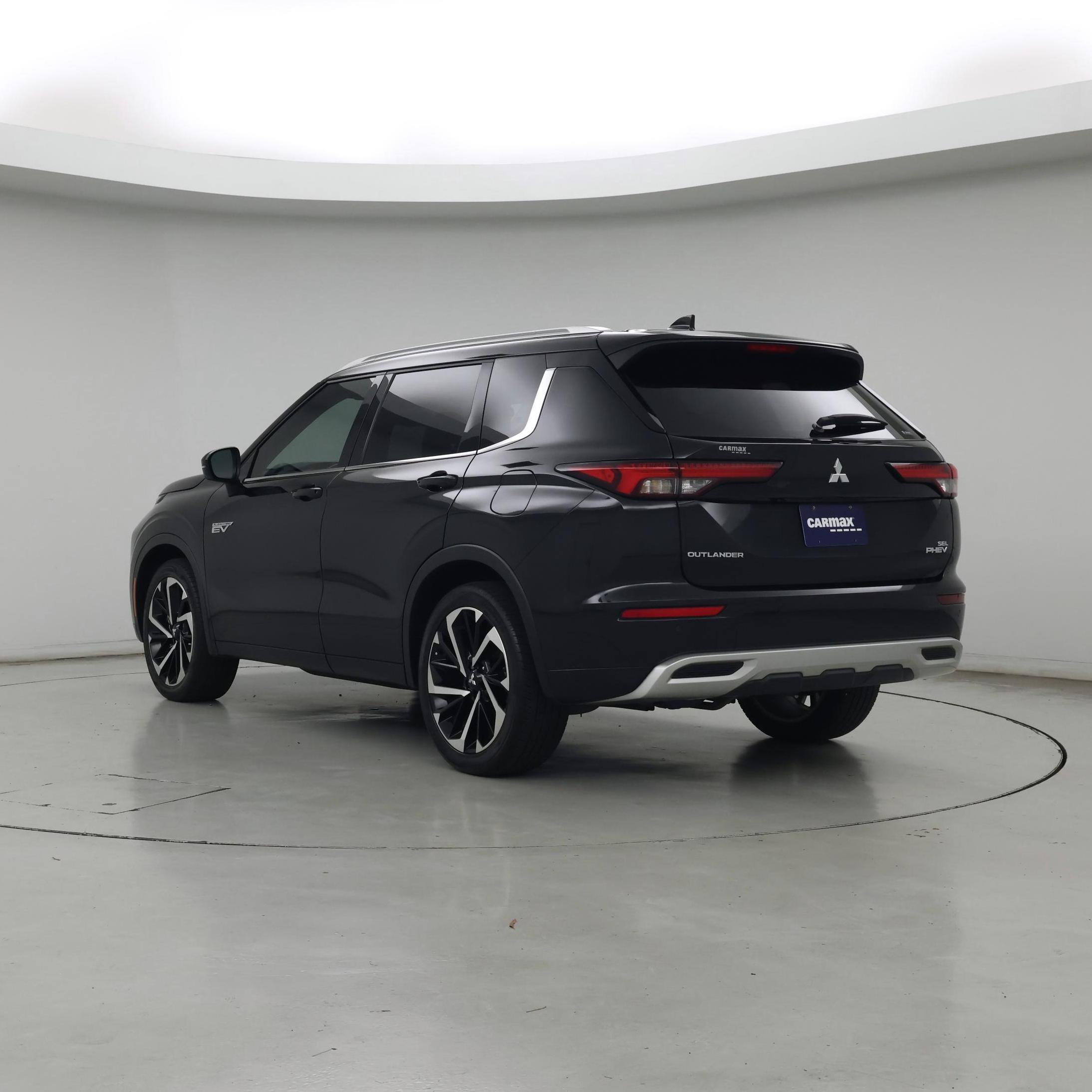 Thumbnail: 2023 Mitsubishi Outlander - 2