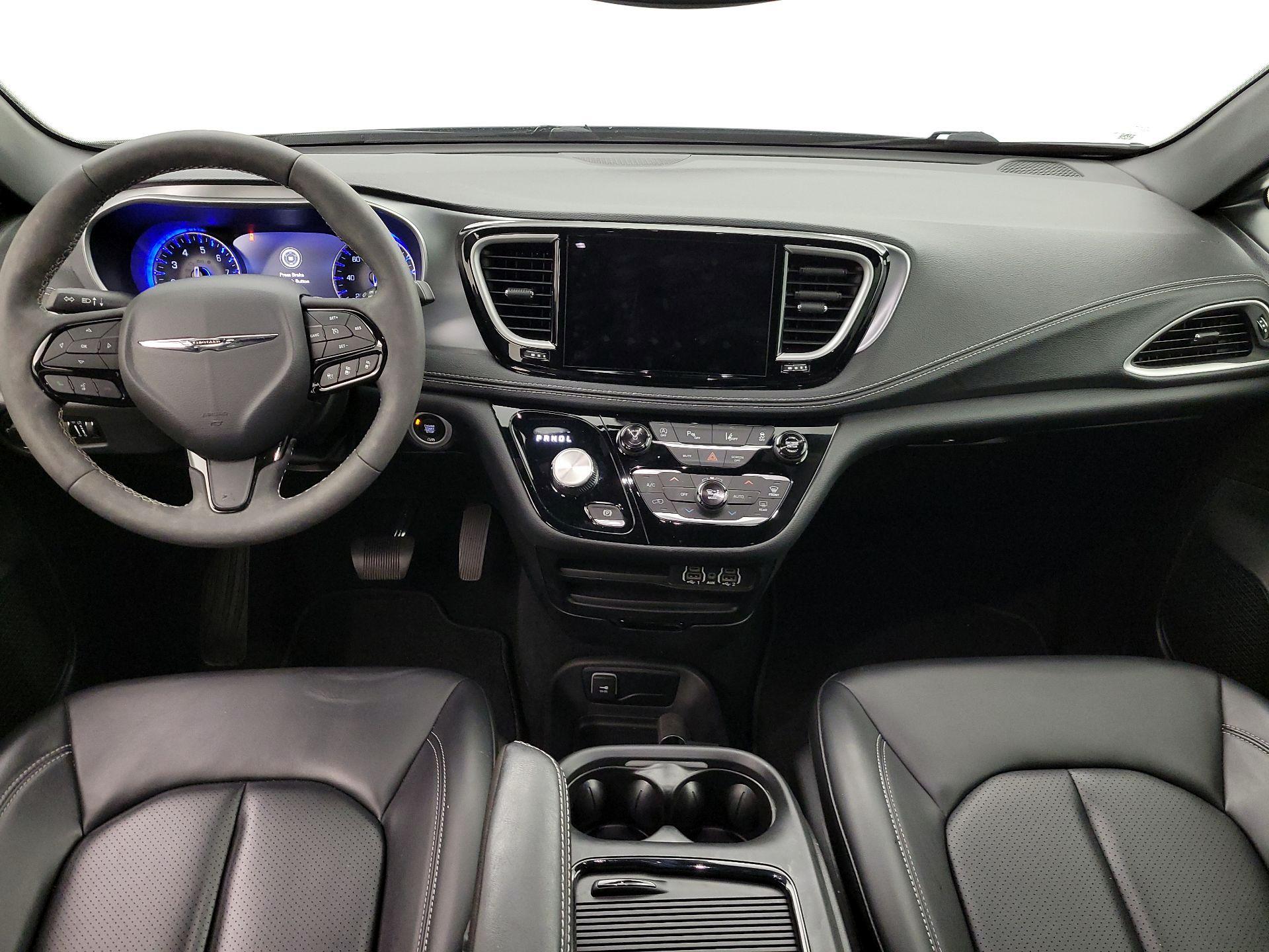 Thumbnail: 2023 Chrysler Pacifica - 9