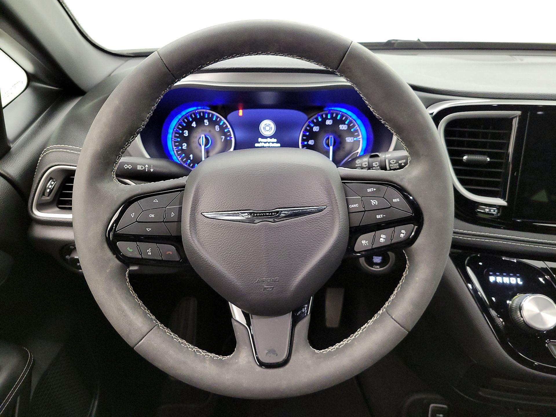 Thumbnail: 2023 Chrysler Pacifica - 10