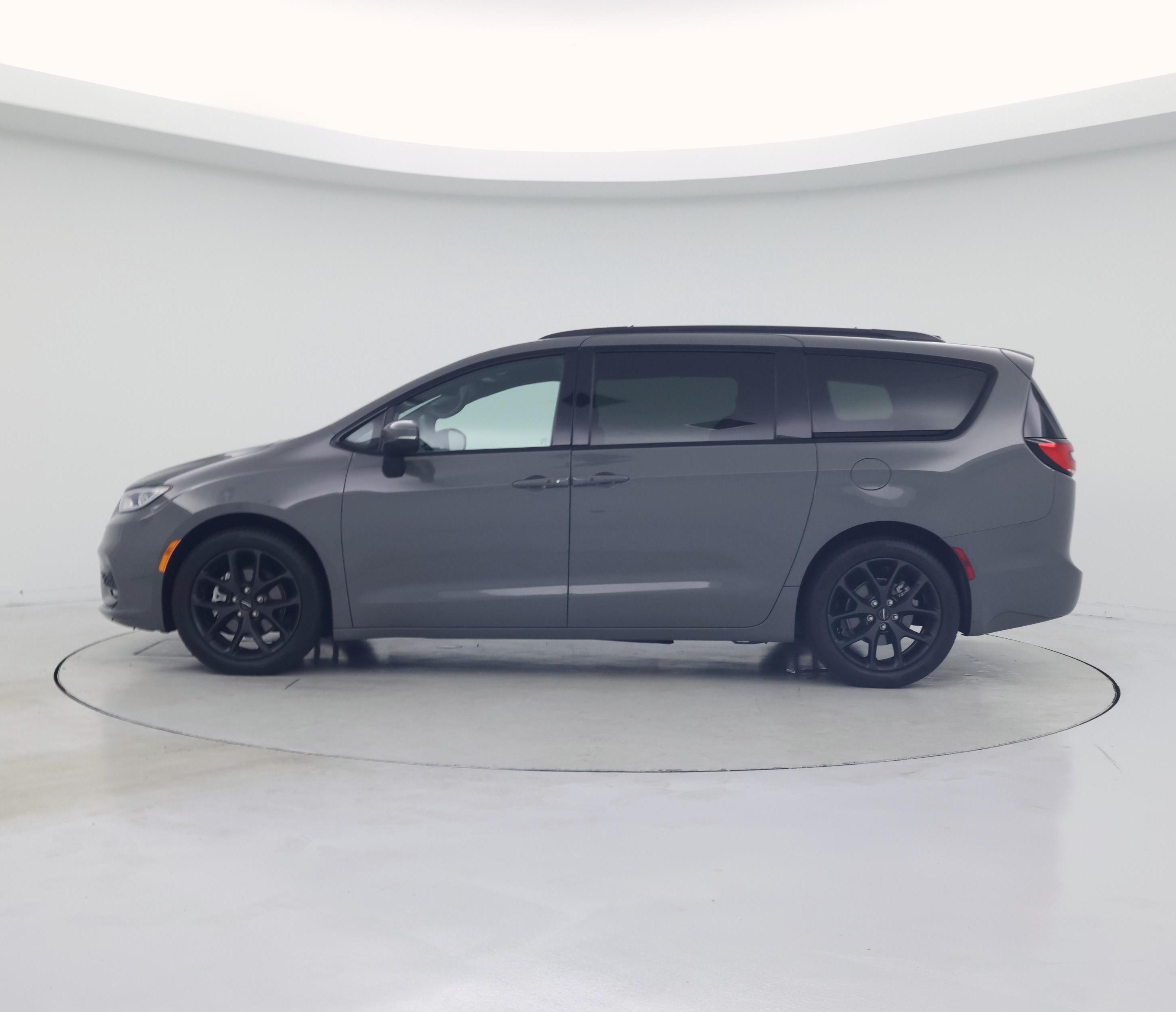 Thumbnail: 2023 Chrysler Pacifica - 3