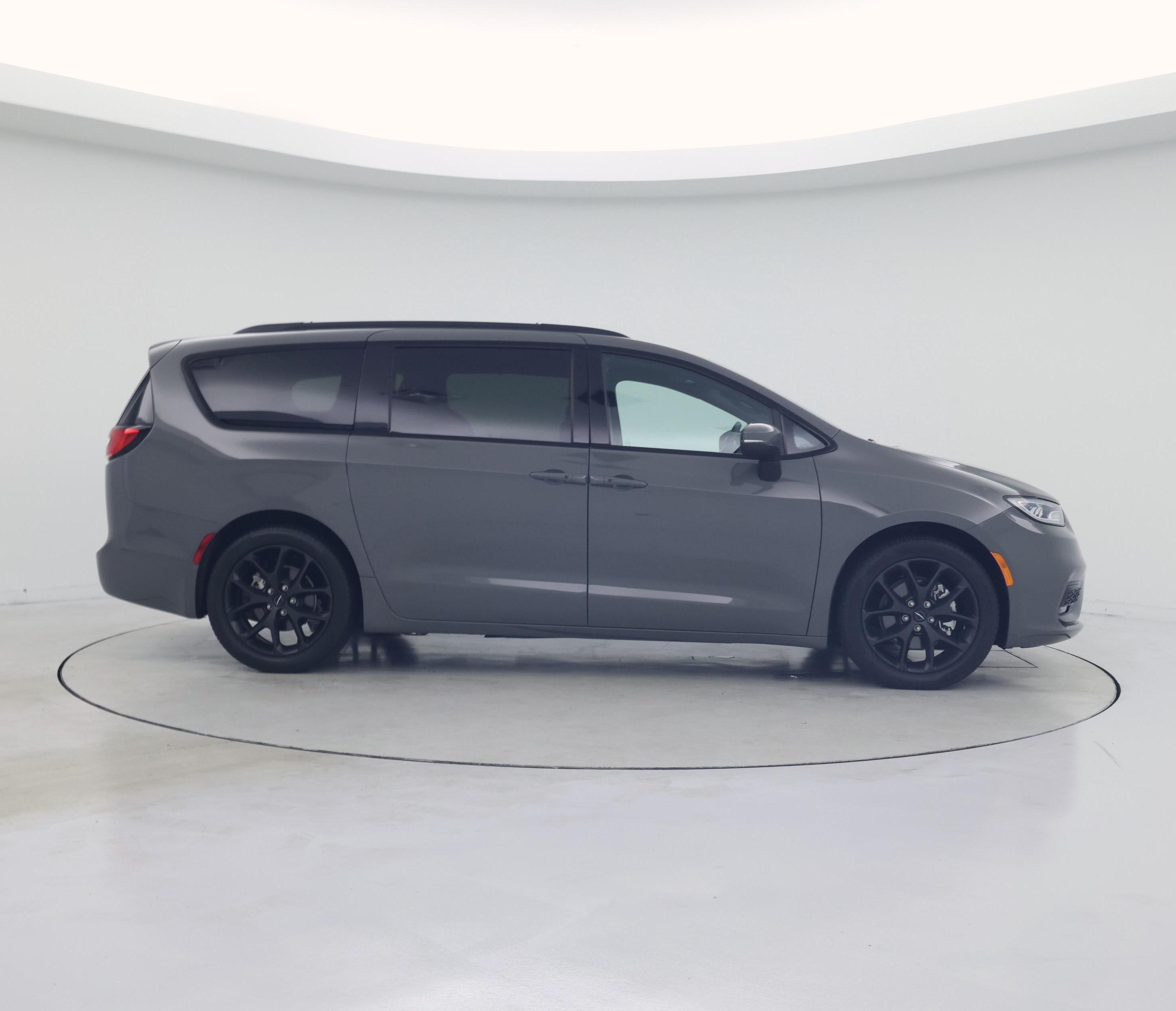 Thumbnail: 2023 Chrysler Pacifica - 7