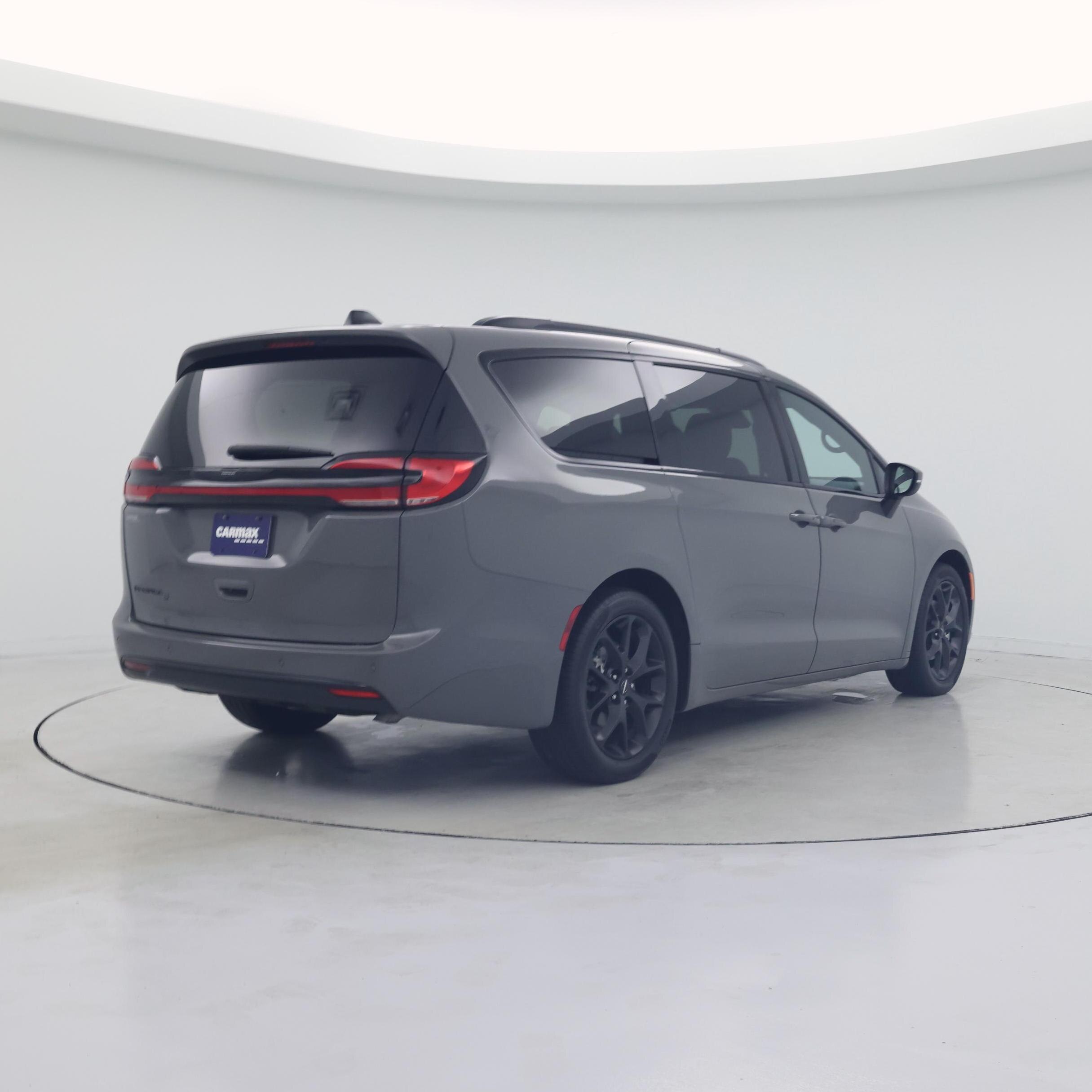 Thumbnail: 2023 Chrysler Pacifica - 8
