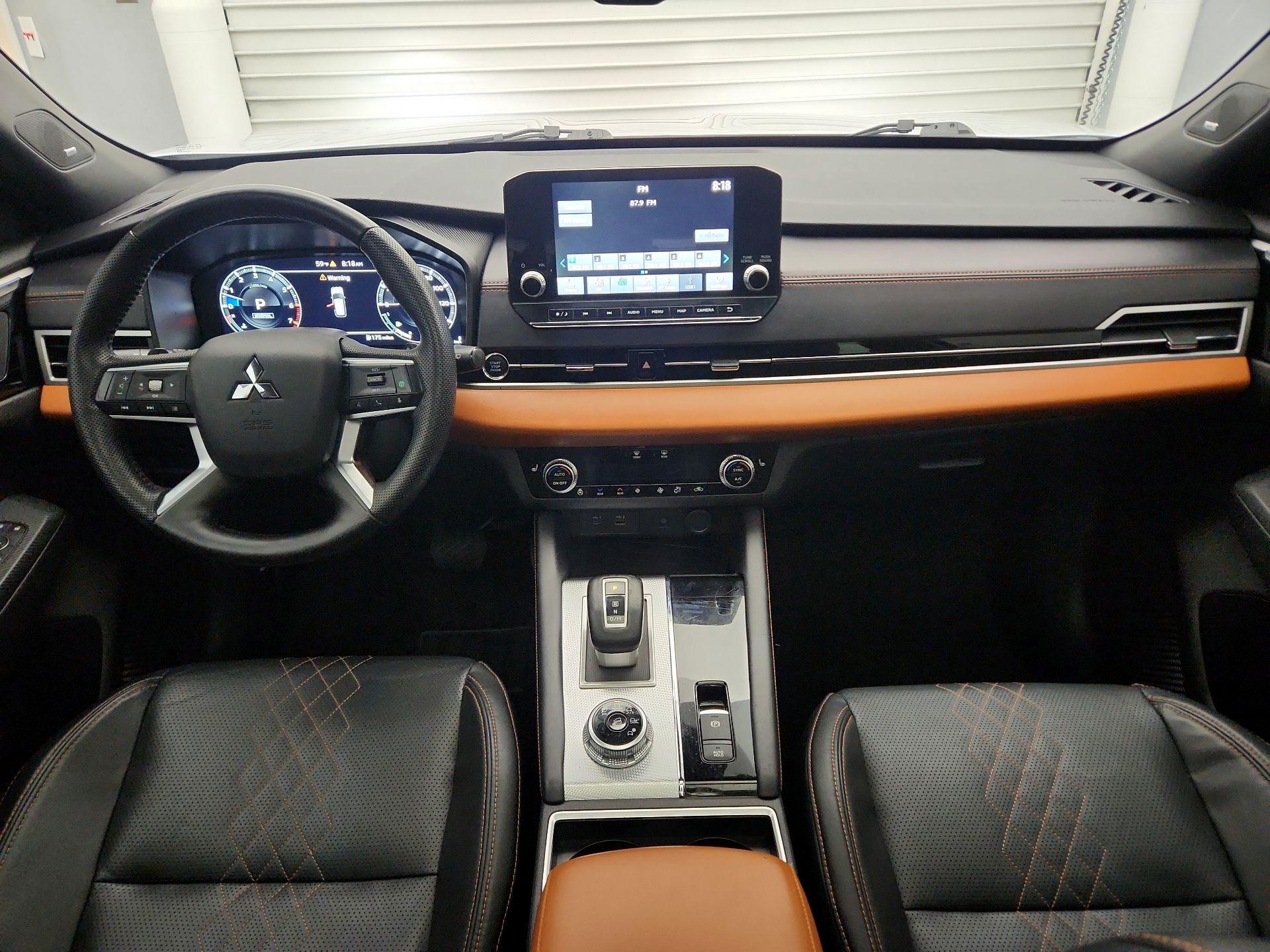 Thumbnail: 2023 Mitsubishi Outlander - 9