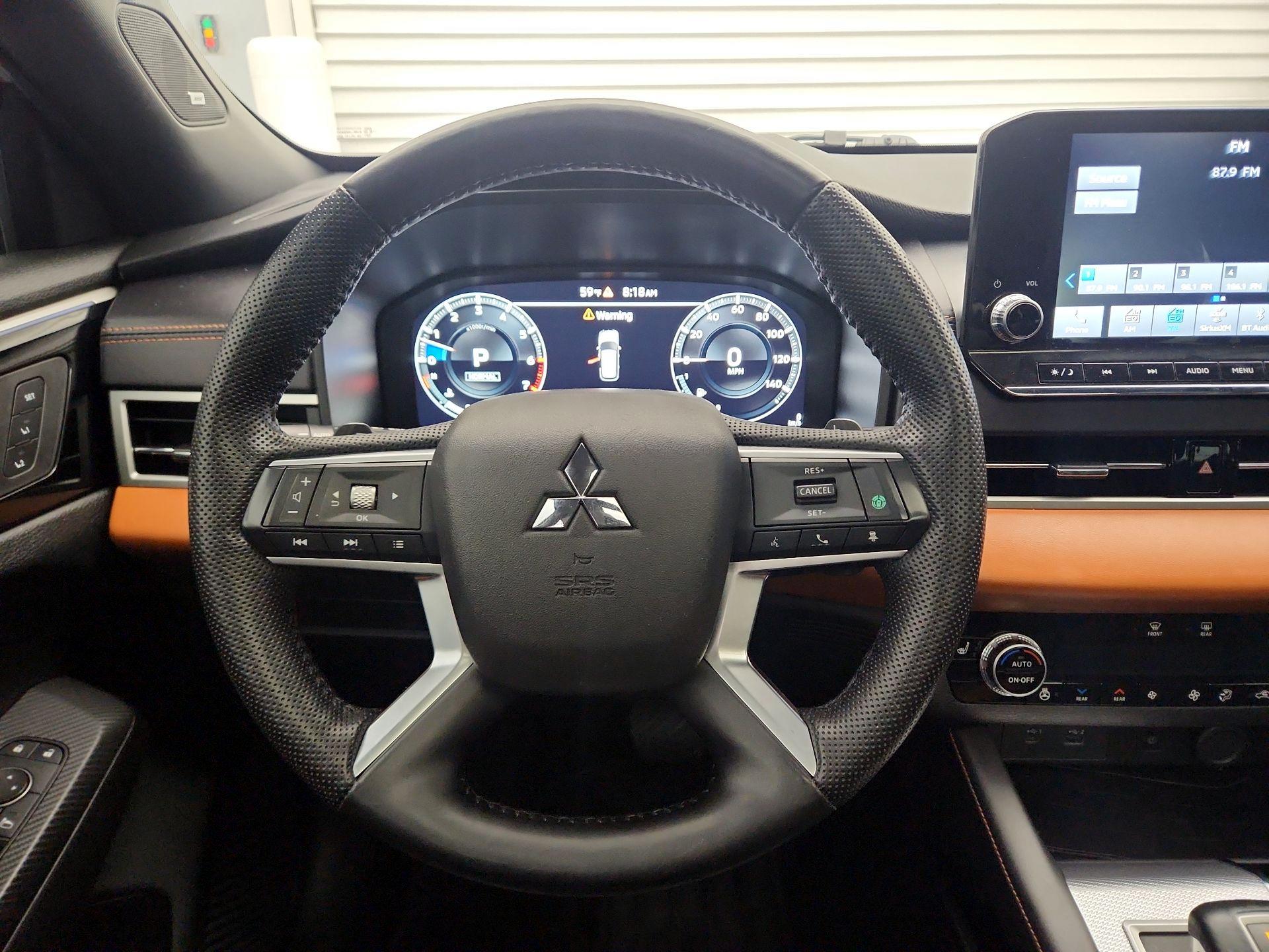 Thumbnail: 2023 Mitsubishi Outlander - 10
