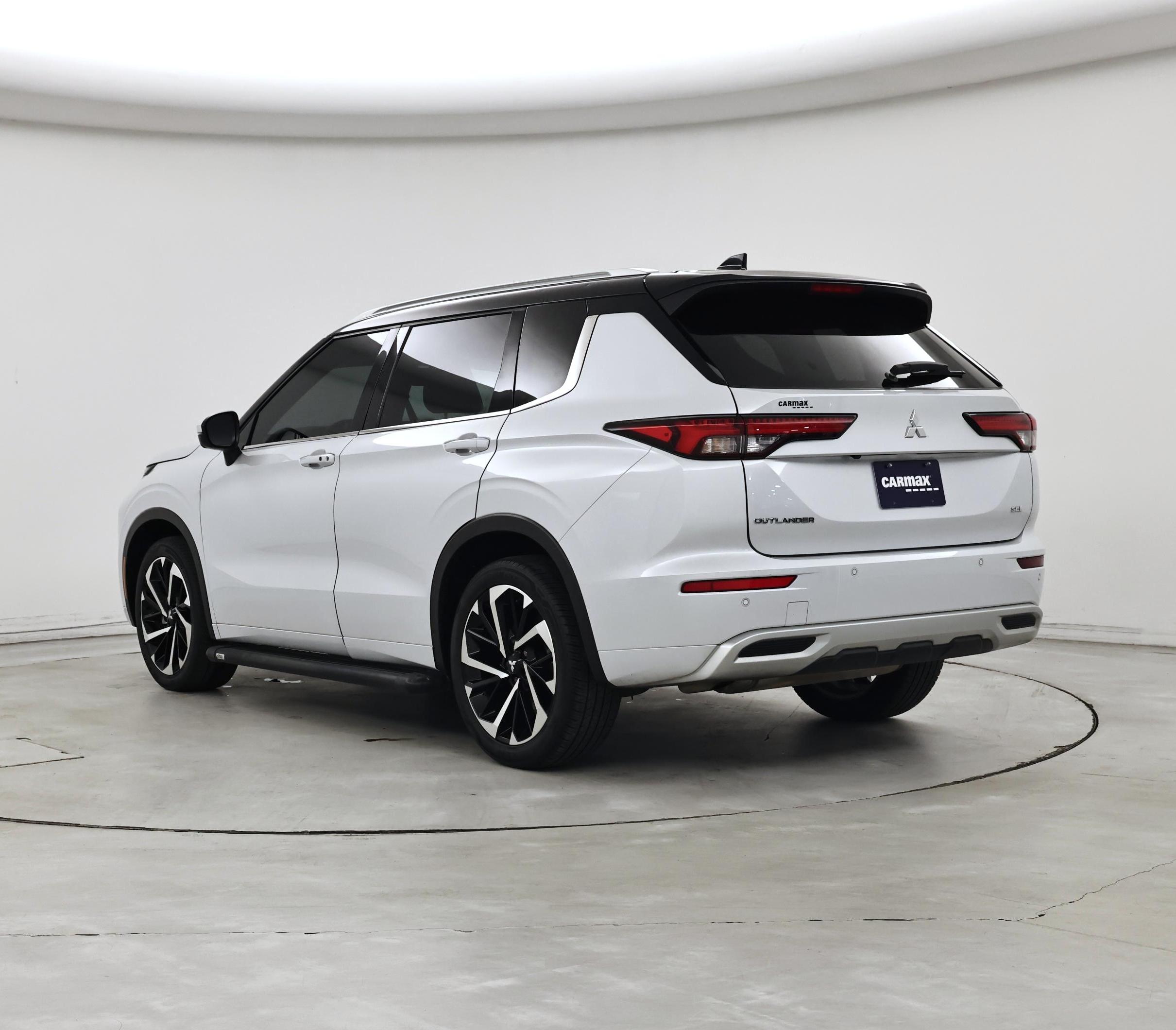 Thumbnail: 2023 Mitsubishi Outlander - 2