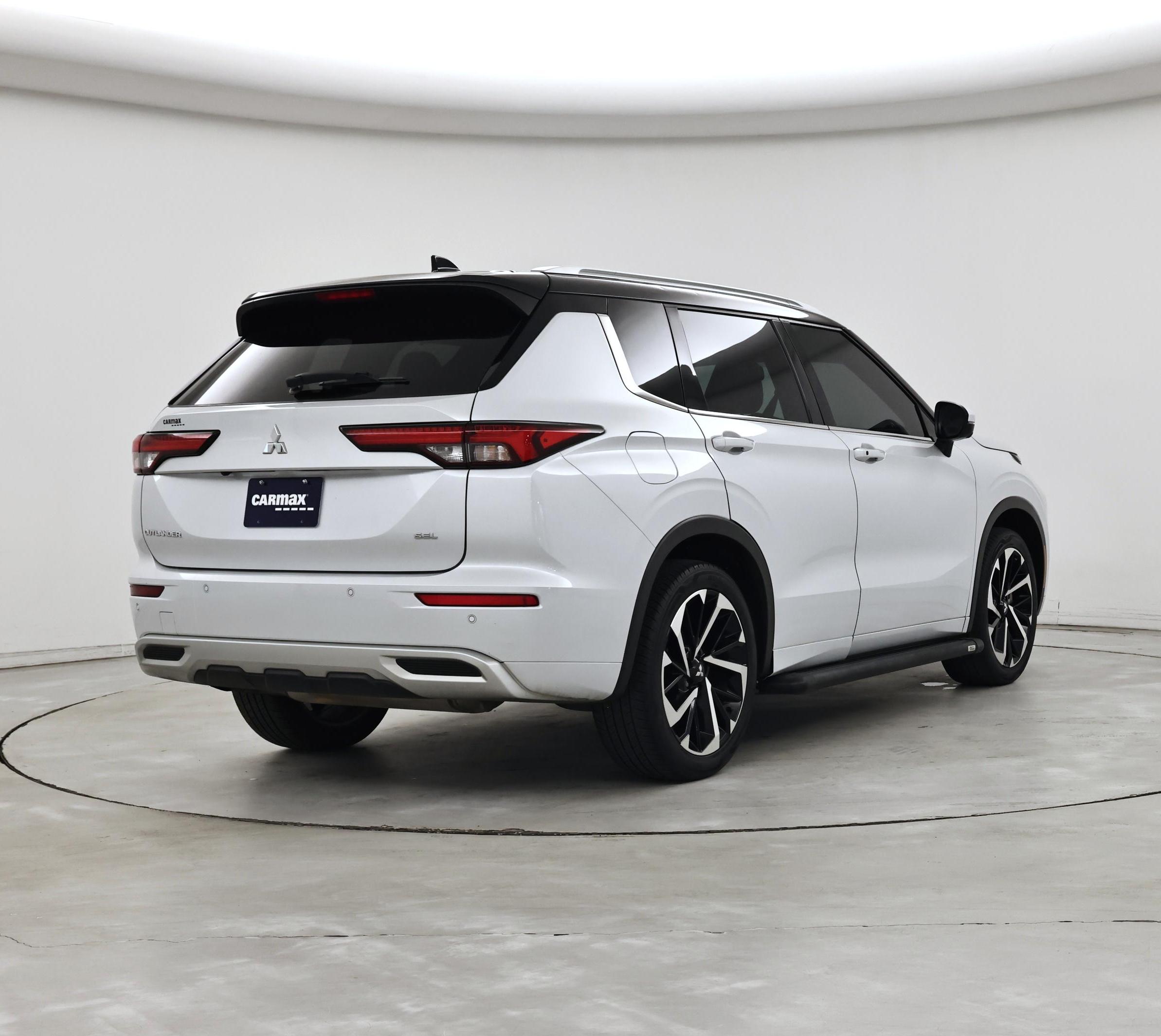 Thumbnail: 2023 Mitsubishi Outlander - 8