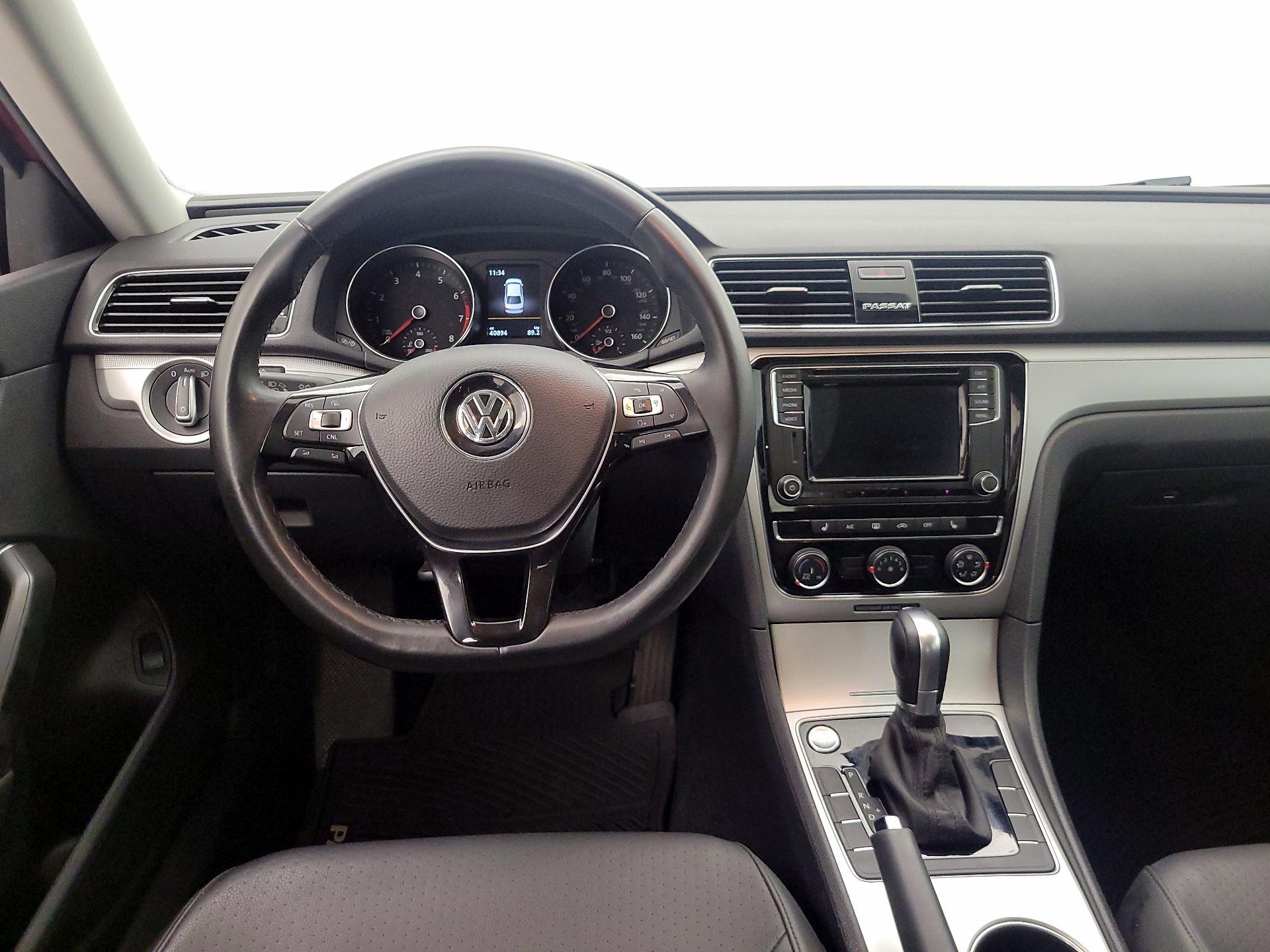 Thumbnail: 2019 Volkswagen Passat - 10