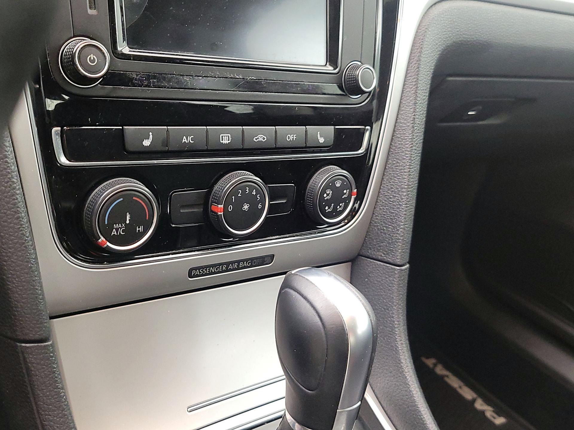 Thumbnail: 2019 Volkswagen Passat - 16