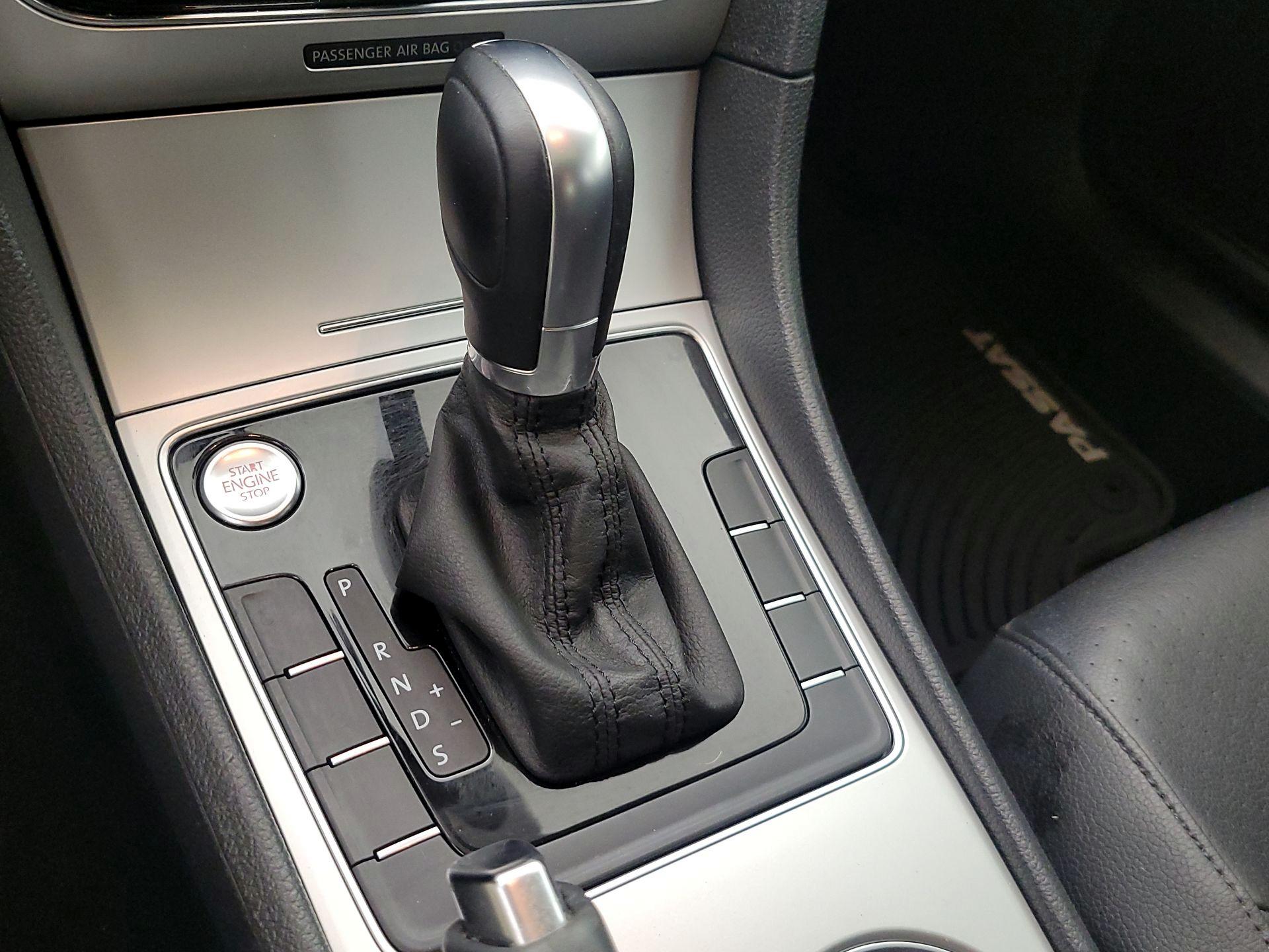Thumbnail: 2019 Volkswagen Passat - 17