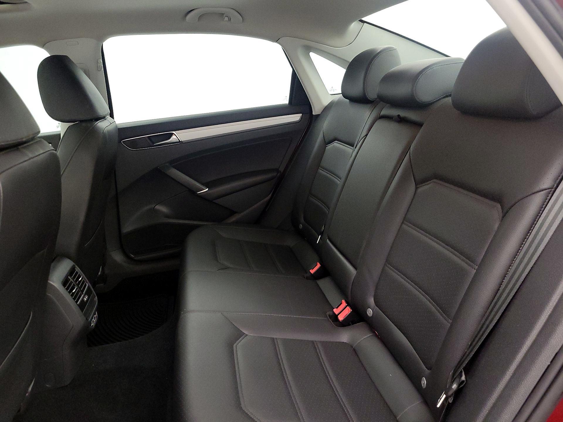 Thumbnail: 2019 Volkswagen Passat - 20