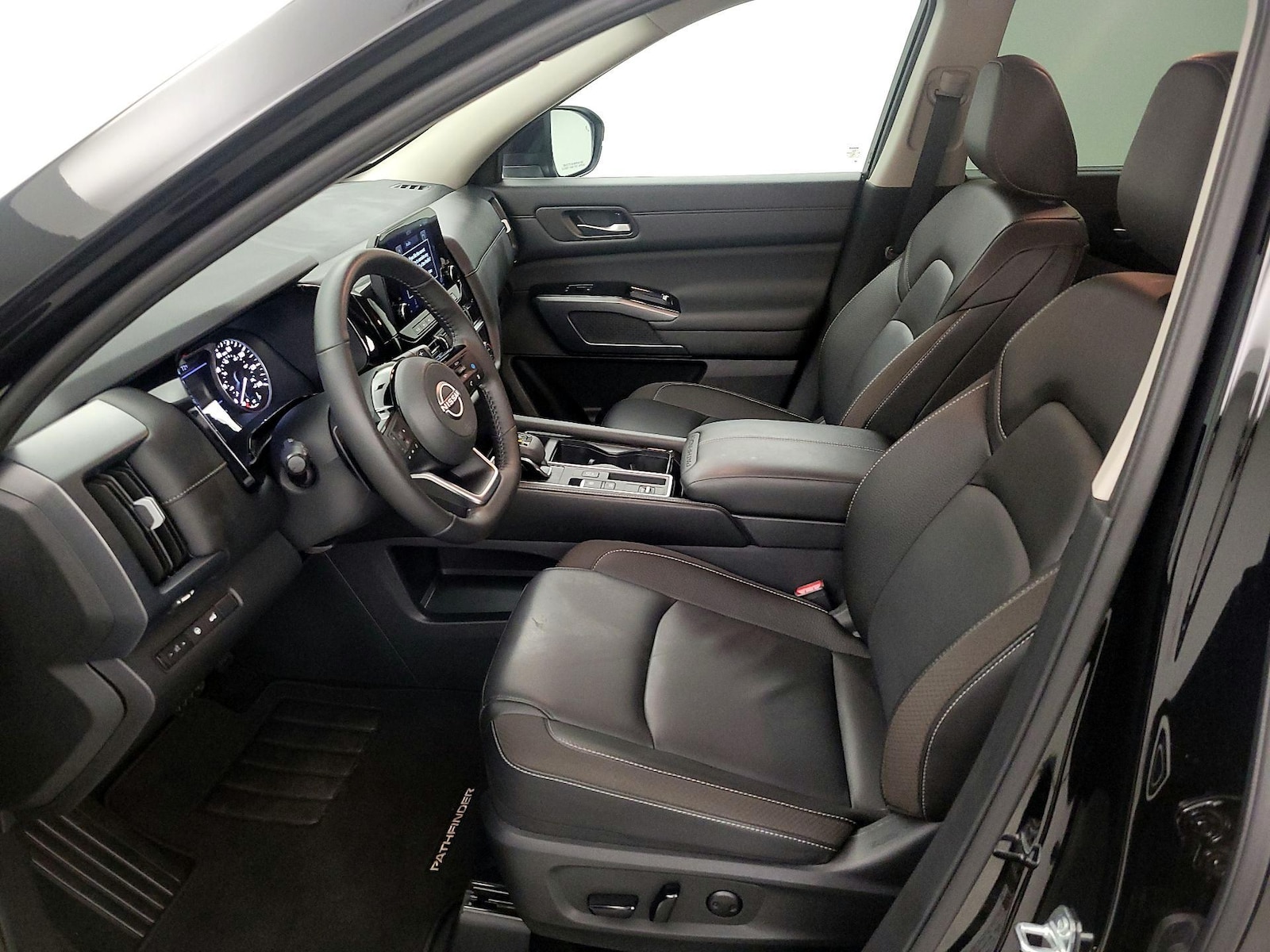 2025 Nissan Pathfinder SL - Photo 12
