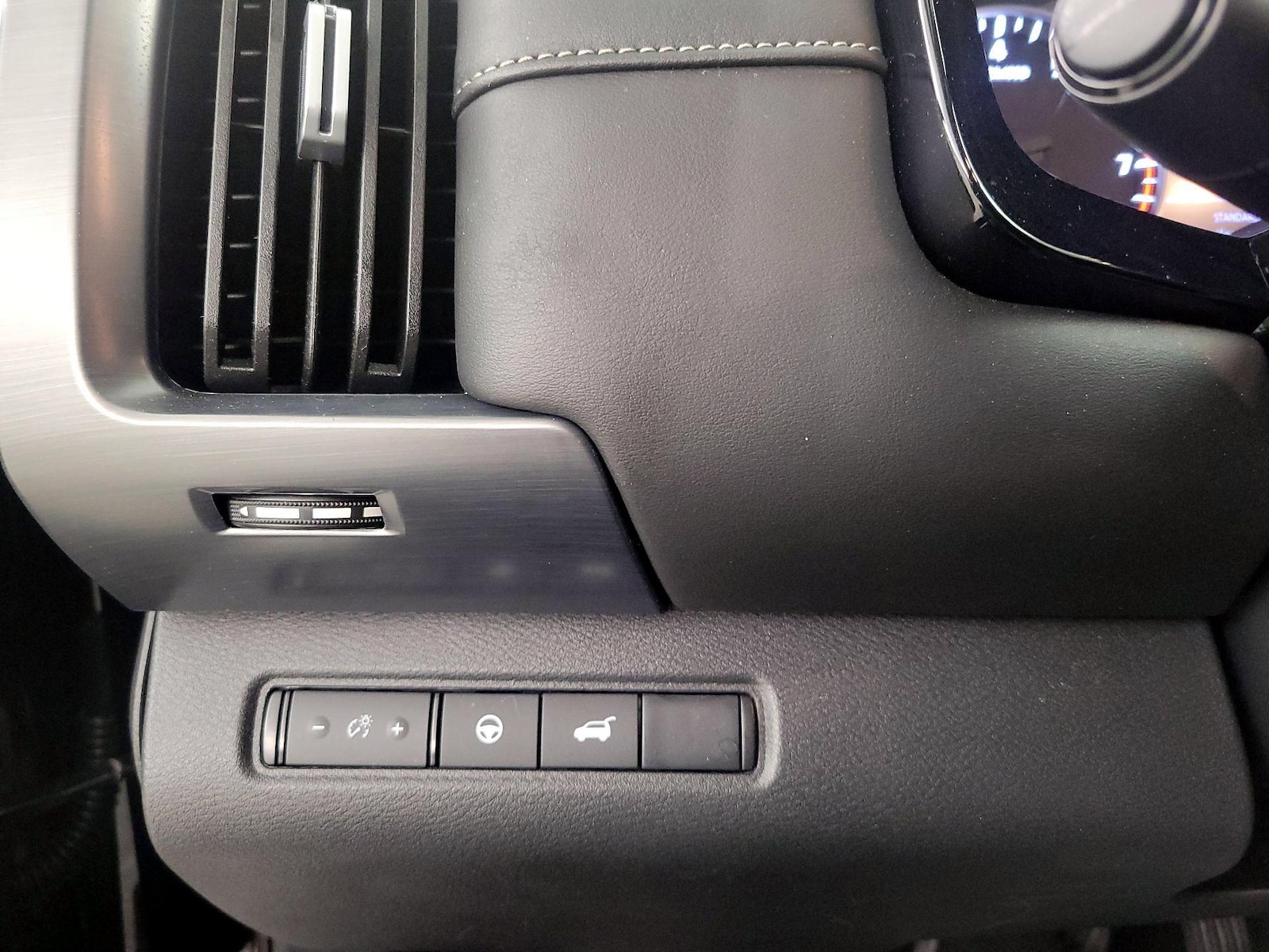 2025 Nissan Pathfinder SL - Photo 14