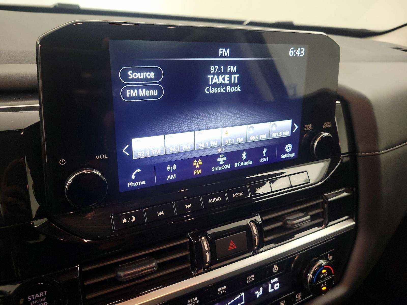 2025 Nissan Pathfinder SL - Photo 17