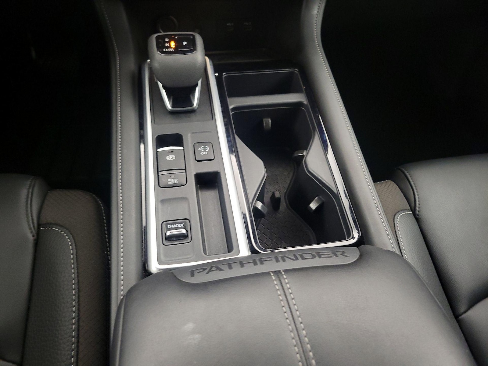 2025 Nissan Pathfinder SL - Photo 19