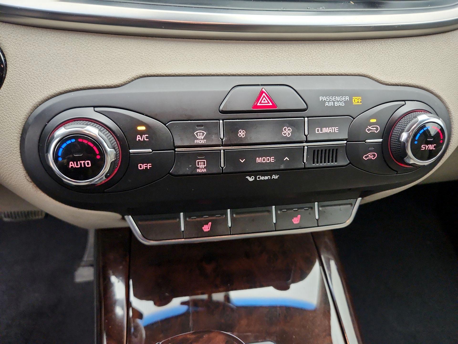Thumbnail: 2017 Kia Sorento - 16