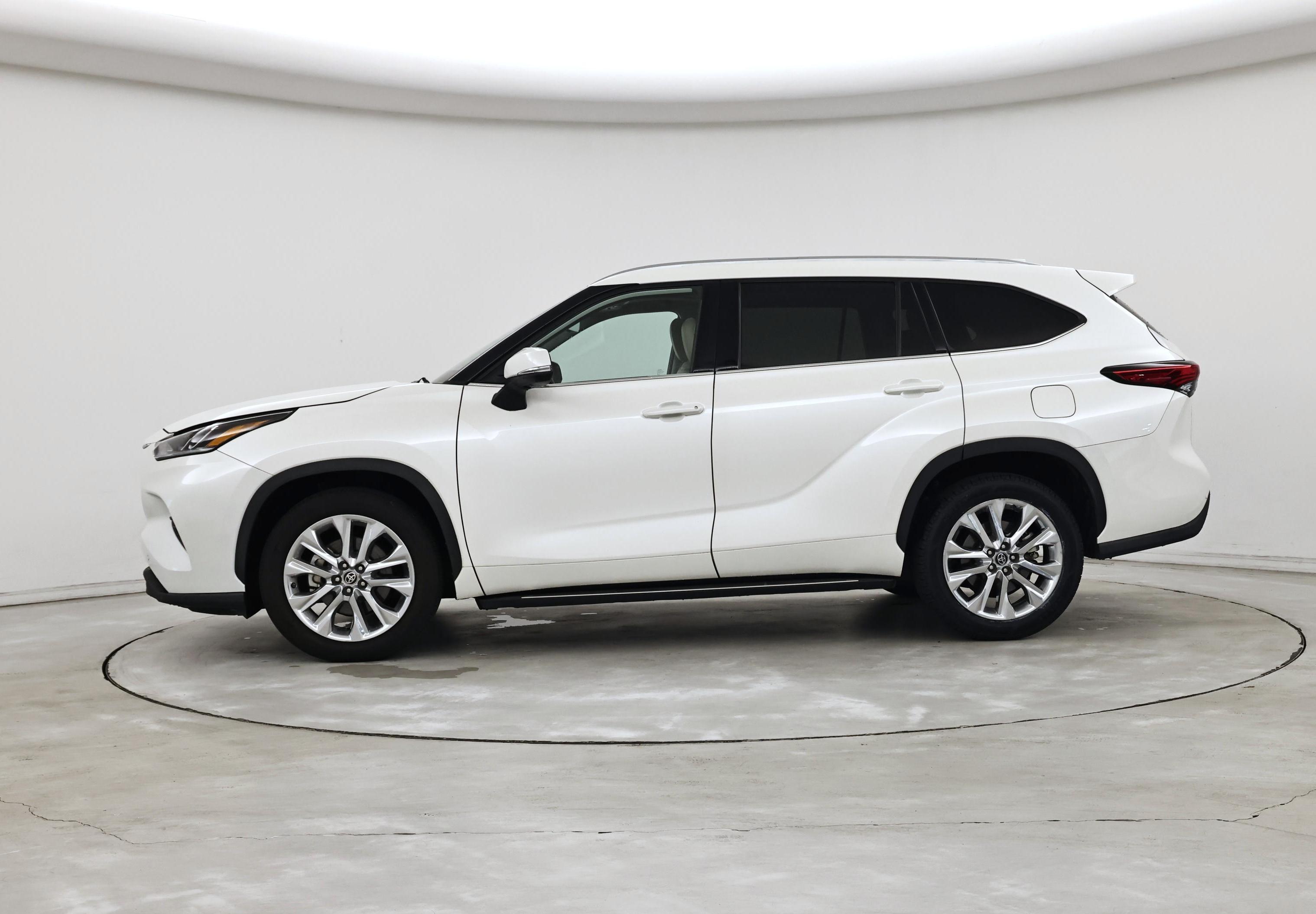Thumbnail: 2021 Toyota Highlander - 3