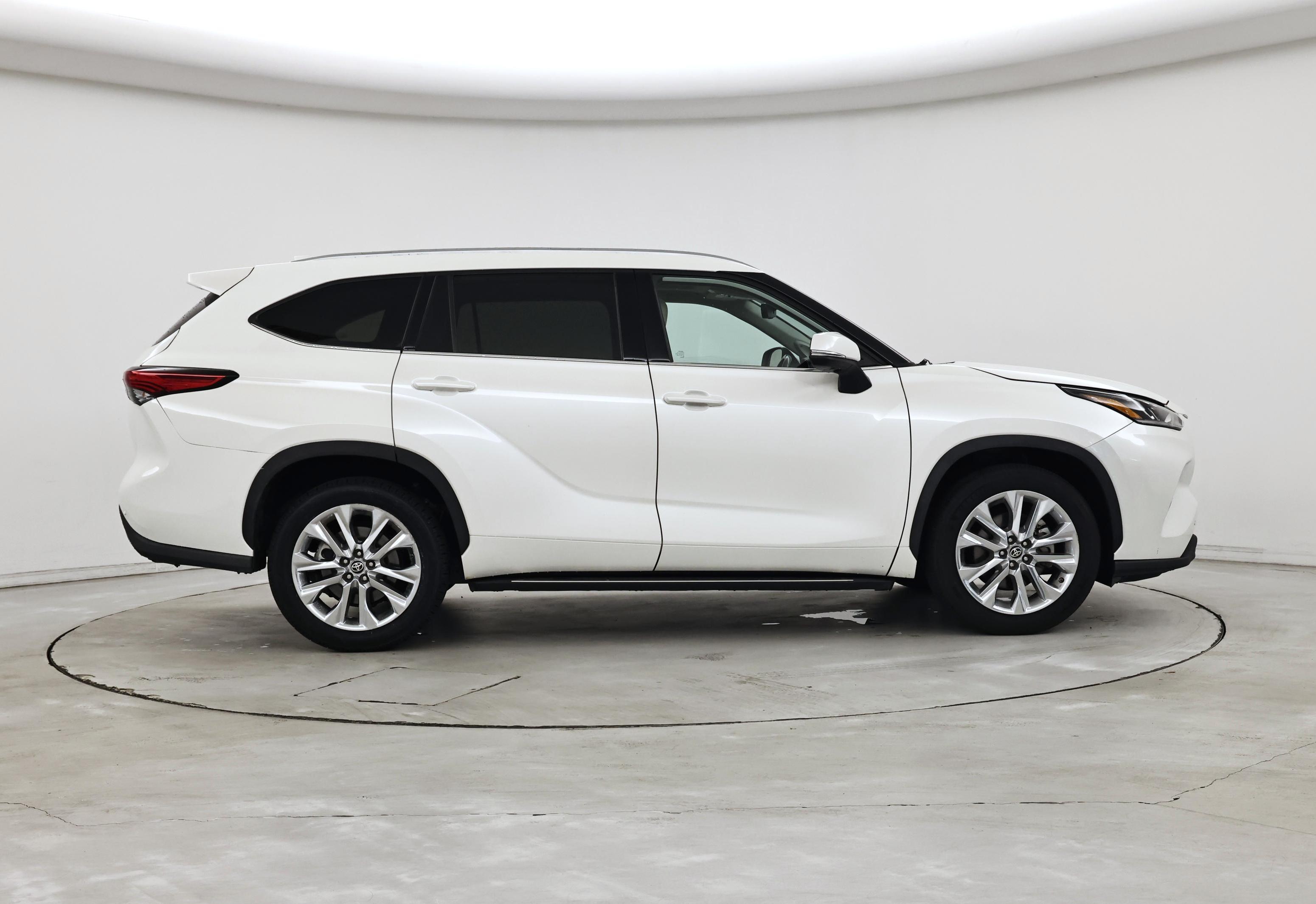 Thumbnail: 2021 Toyota Highlander - 7