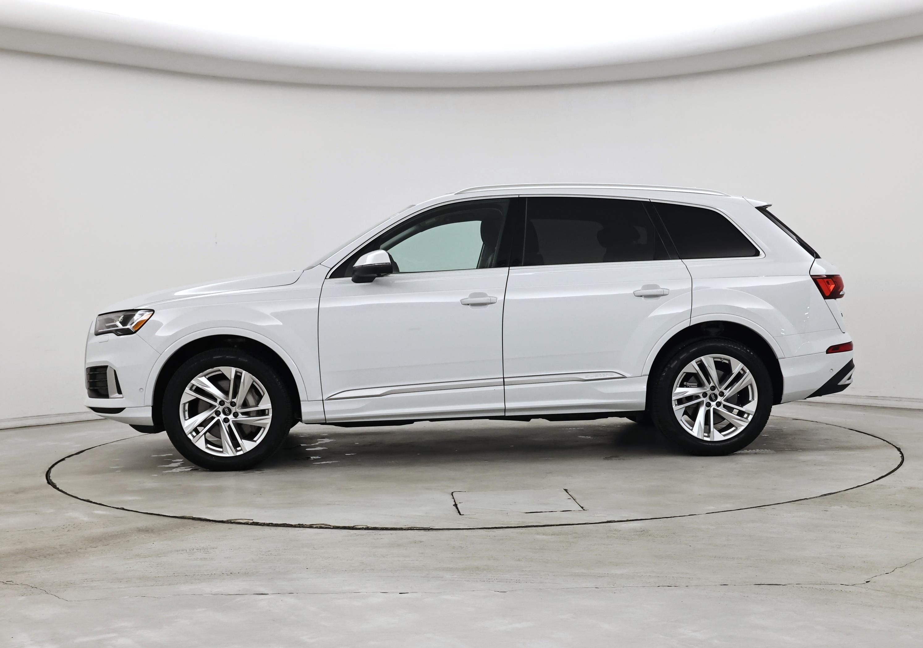 Thumbnail: 2023 Audi Q7 - 3