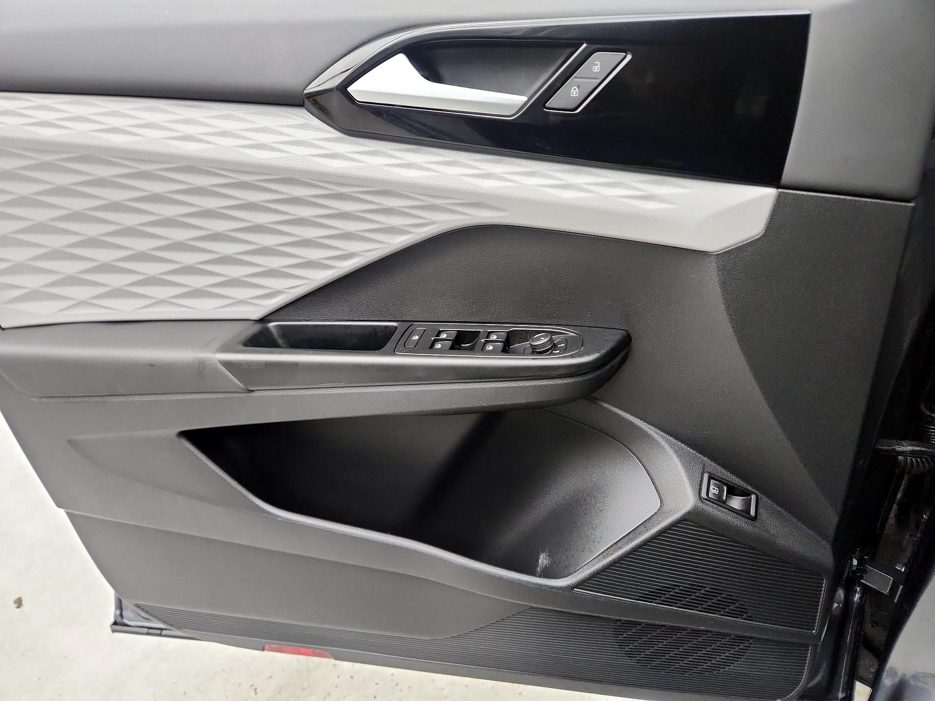Thumbnail: 2022 Volkswagen Taos - 12