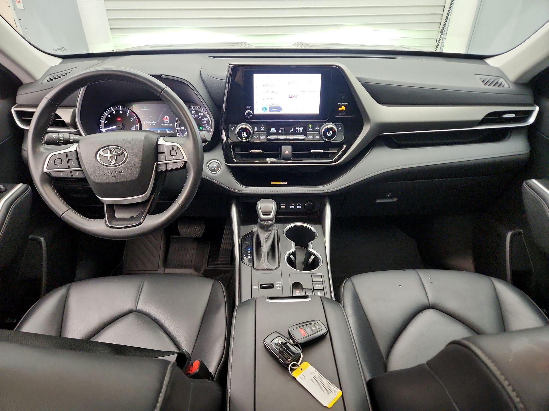 Thumbnail: 2023 Toyota Highlander - 9