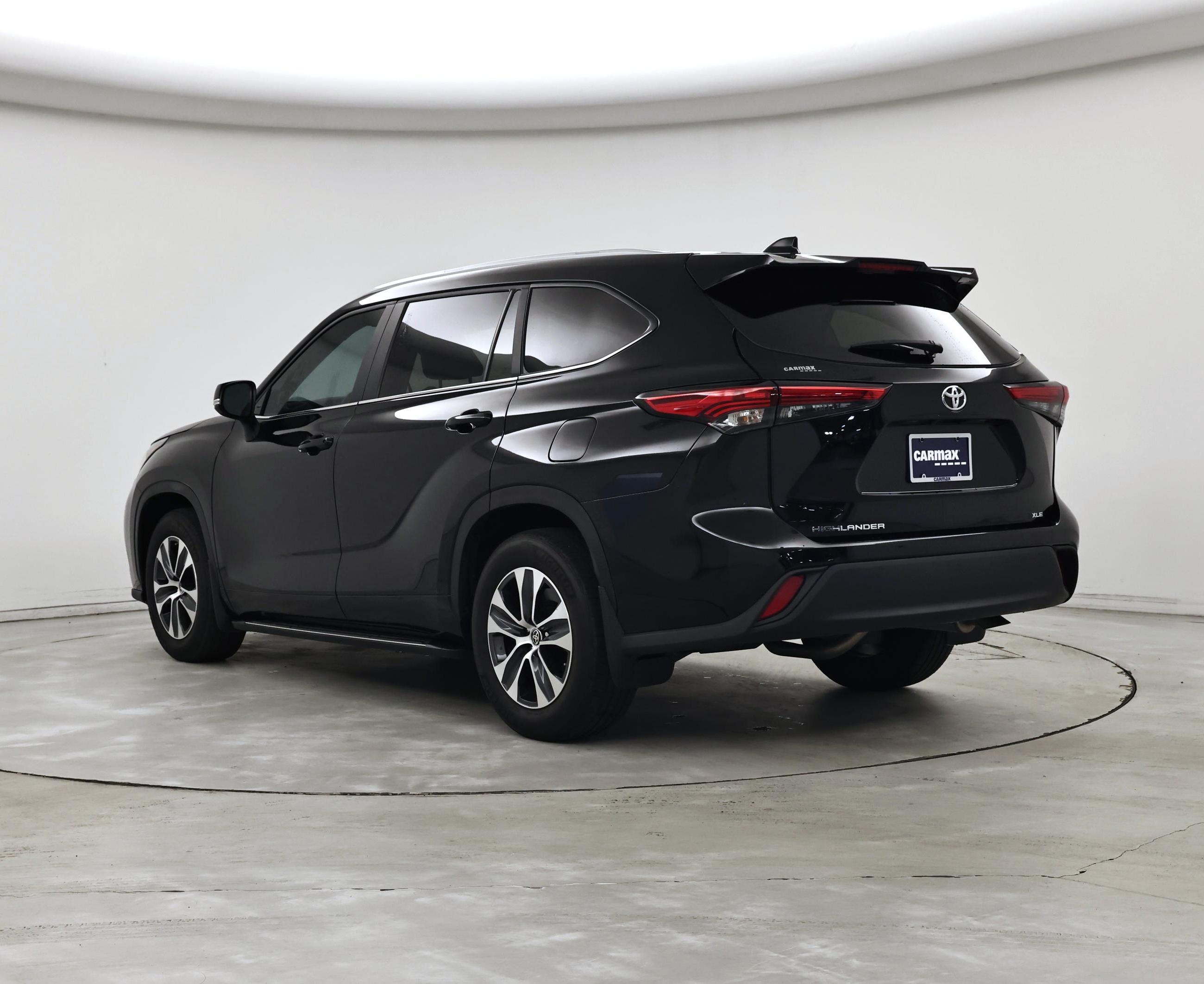 Thumbnail: 2023 Toyota Highlander - 2