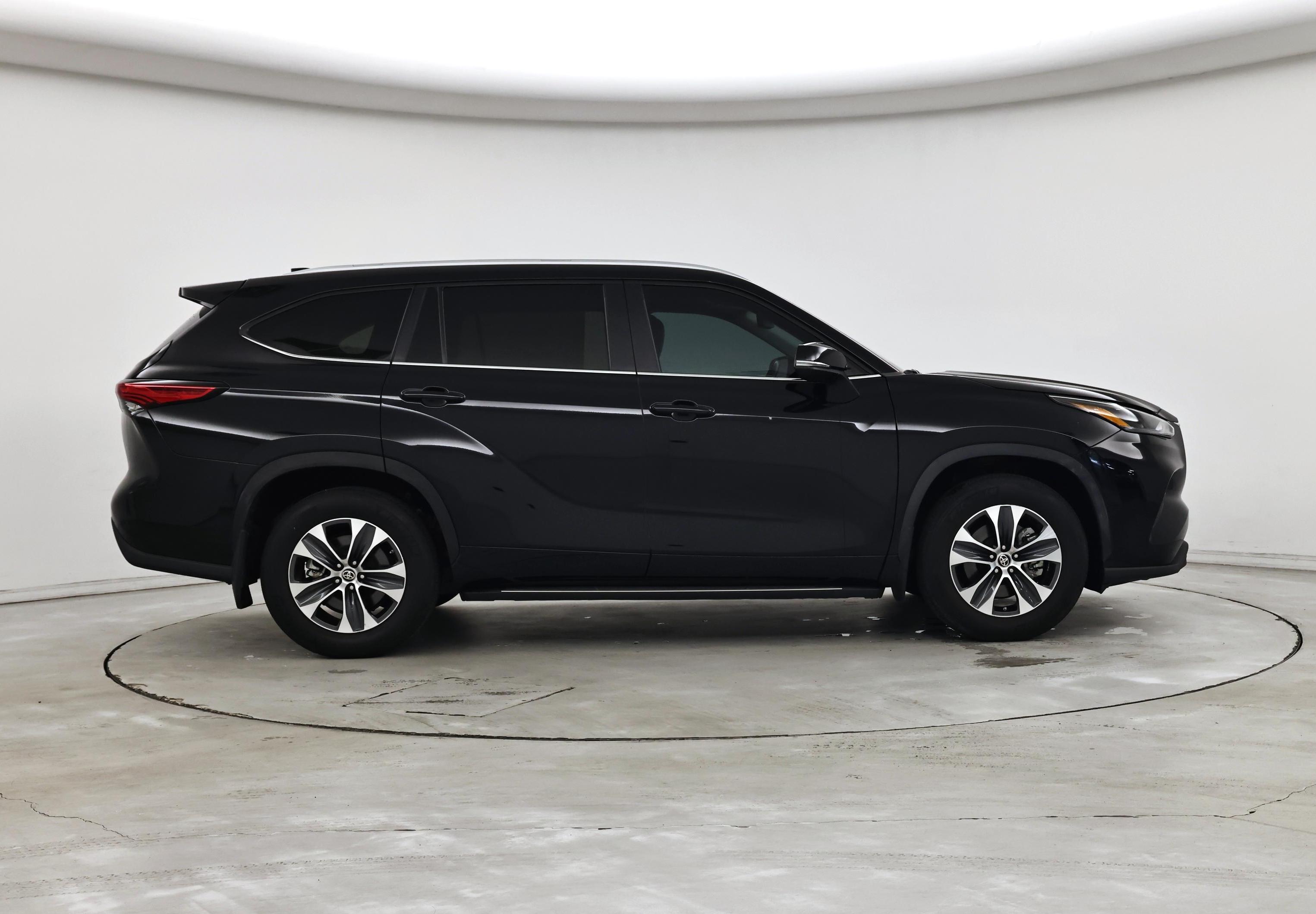 Thumbnail: 2023 Toyota Highlander - 7