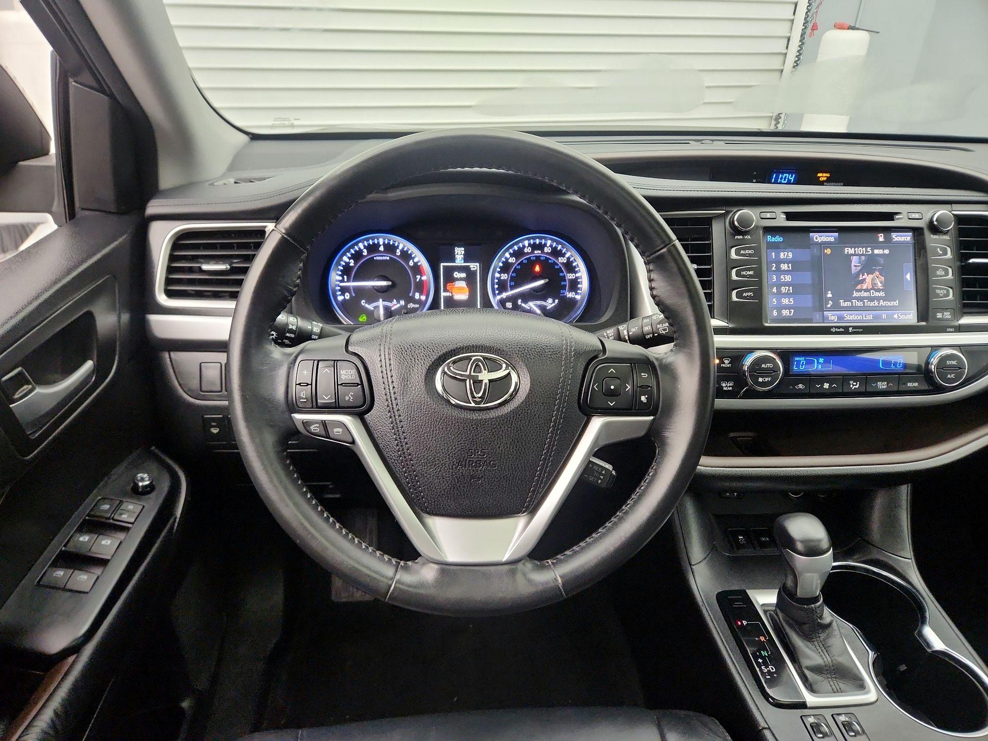 Thumbnail: 2015 Toyota Highlander - 10