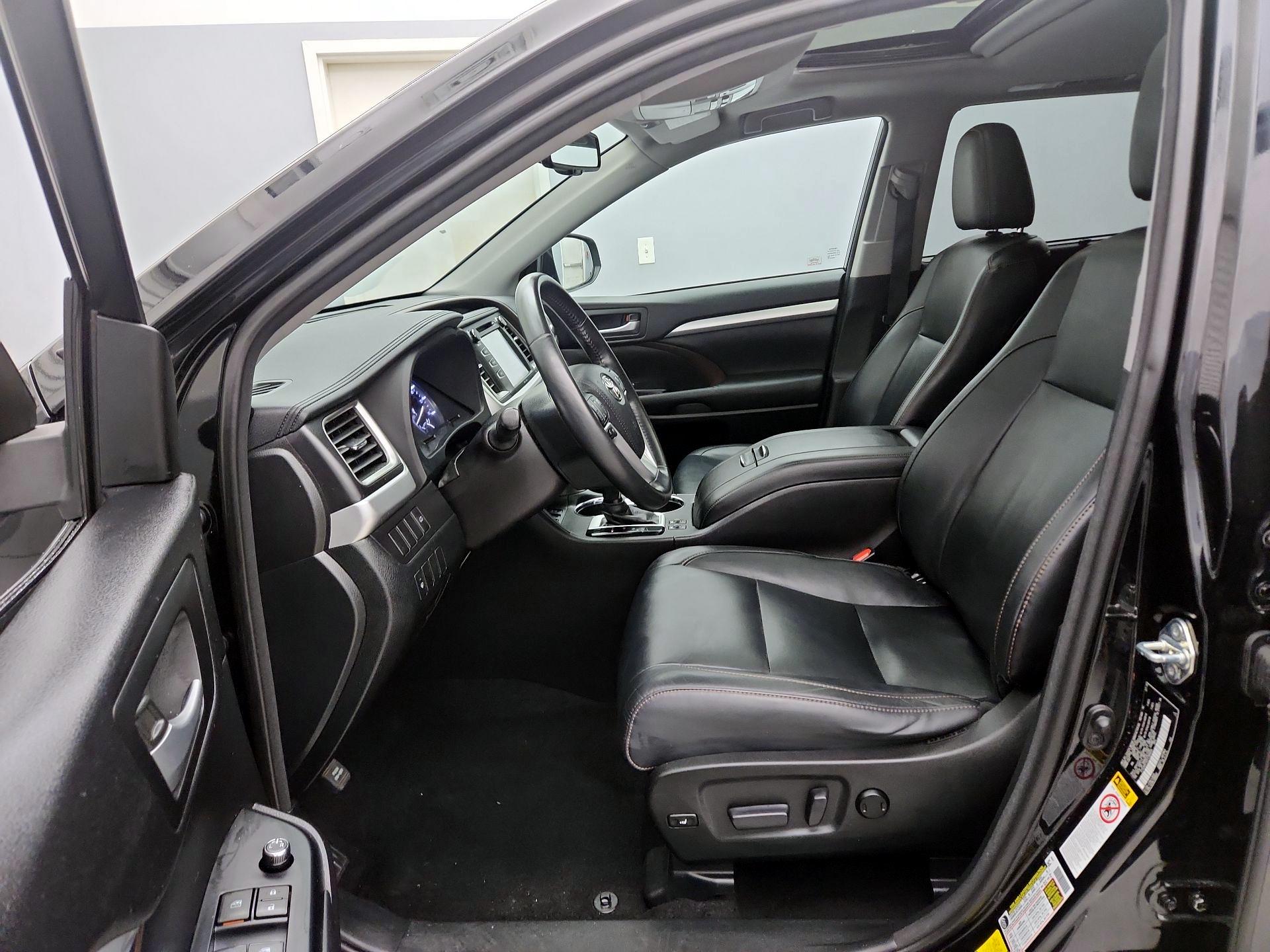 Thumbnail: 2015 Toyota Highlander - 11