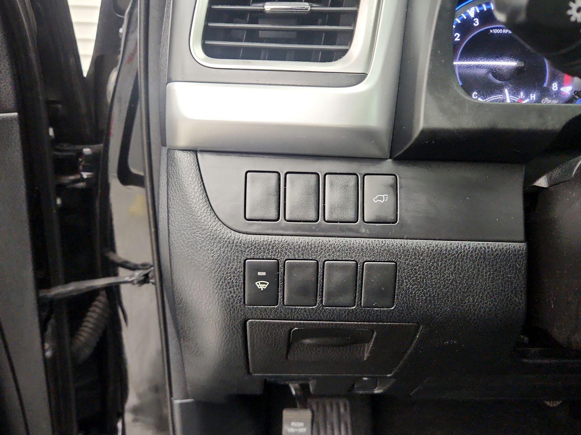 Thumbnail: 2015 Toyota Highlander - 13