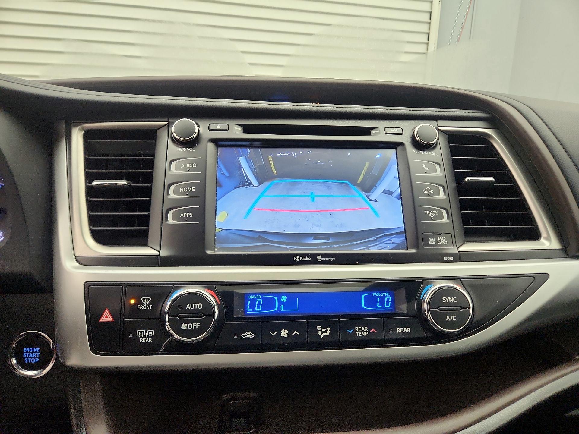 Thumbnail: 2015 Toyota Highlander - 14