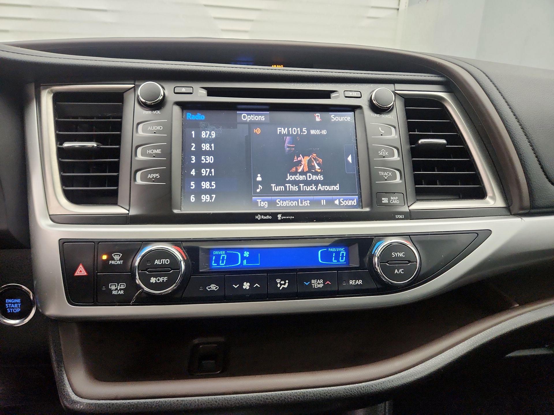 Thumbnail: 2015 Toyota Highlander - 15
