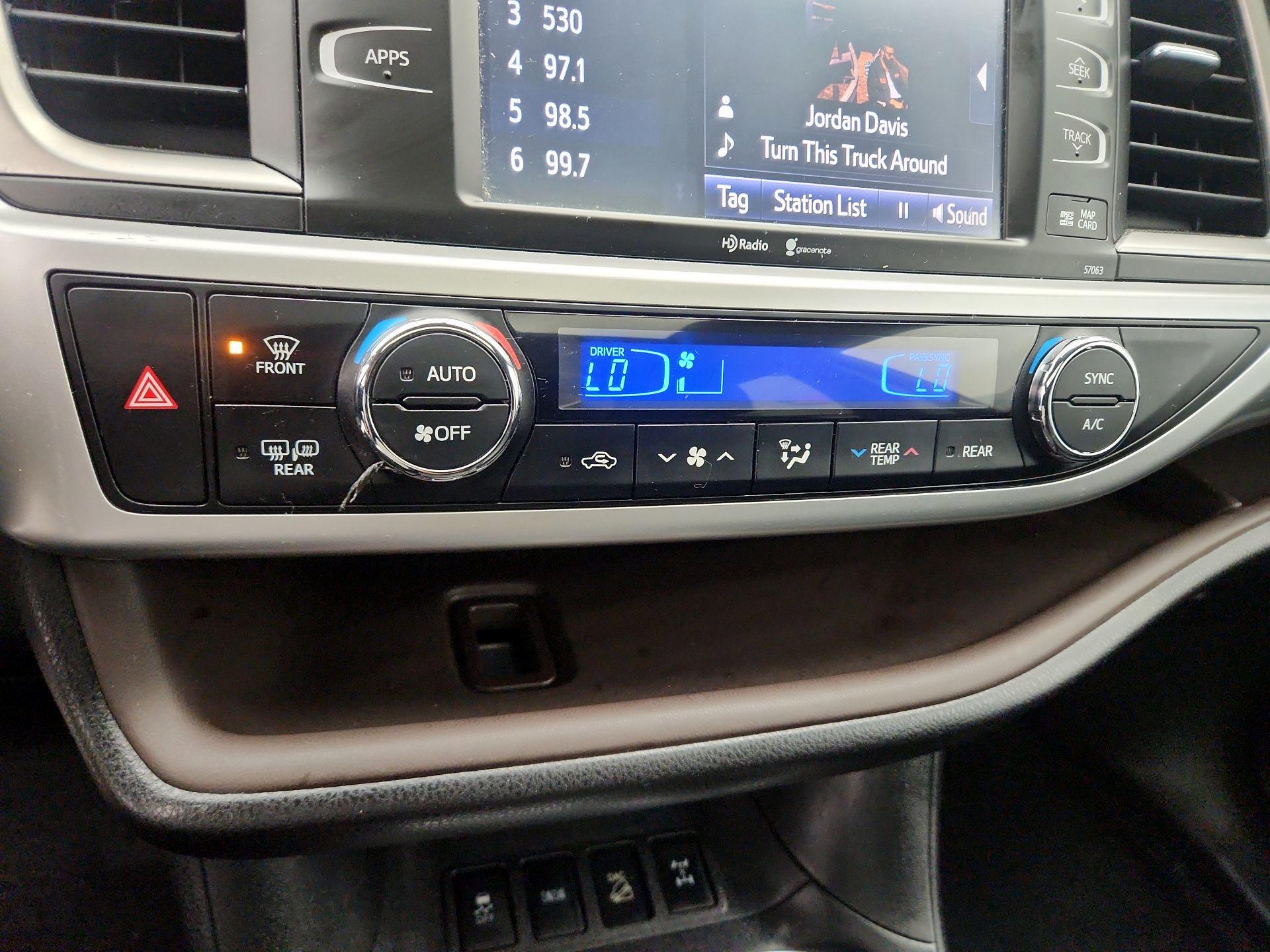 Thumbnail: 2015 Toyota Highlander - 16