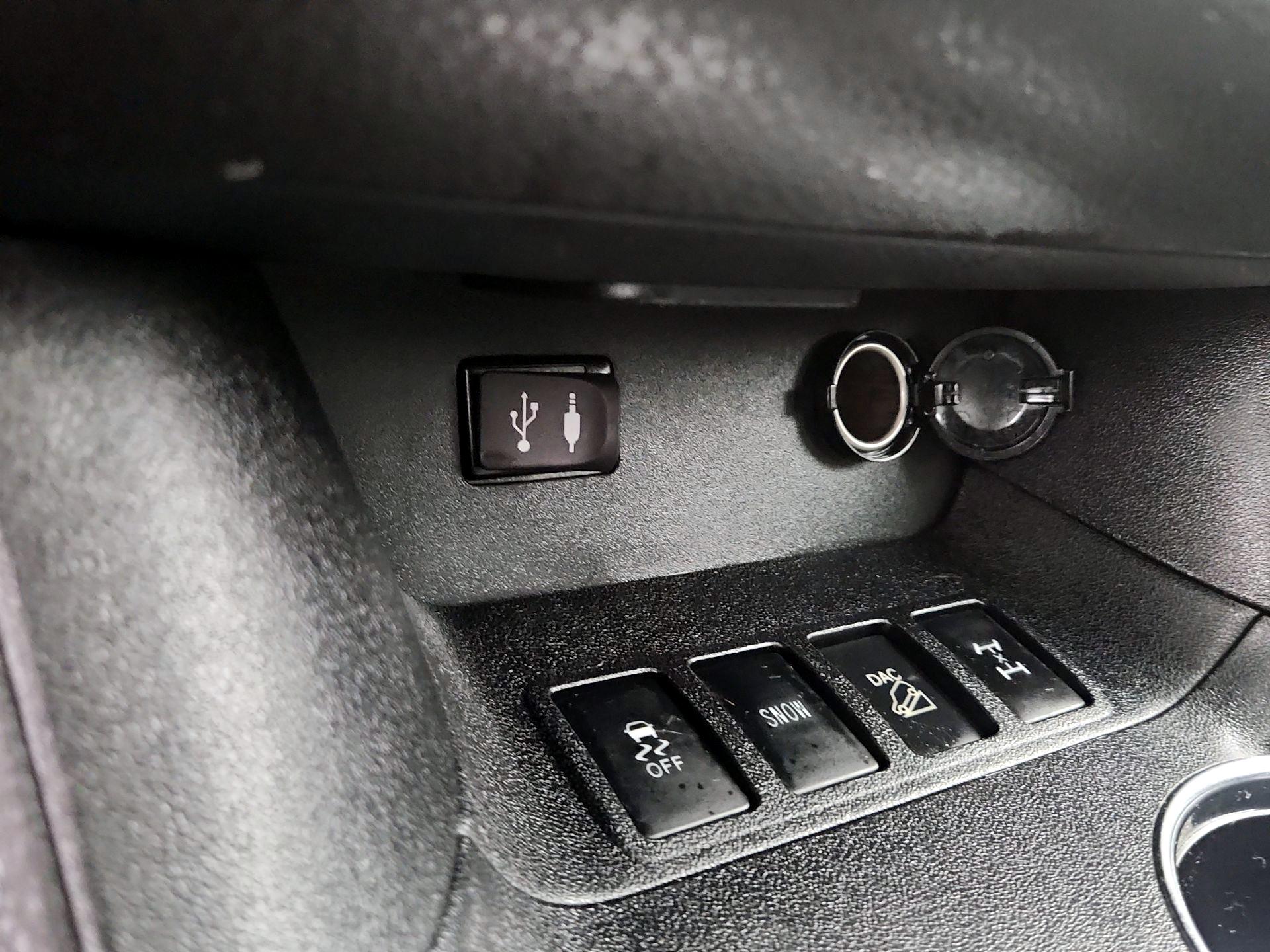 Thumbnail: 2015 Toyota Highlander - 18