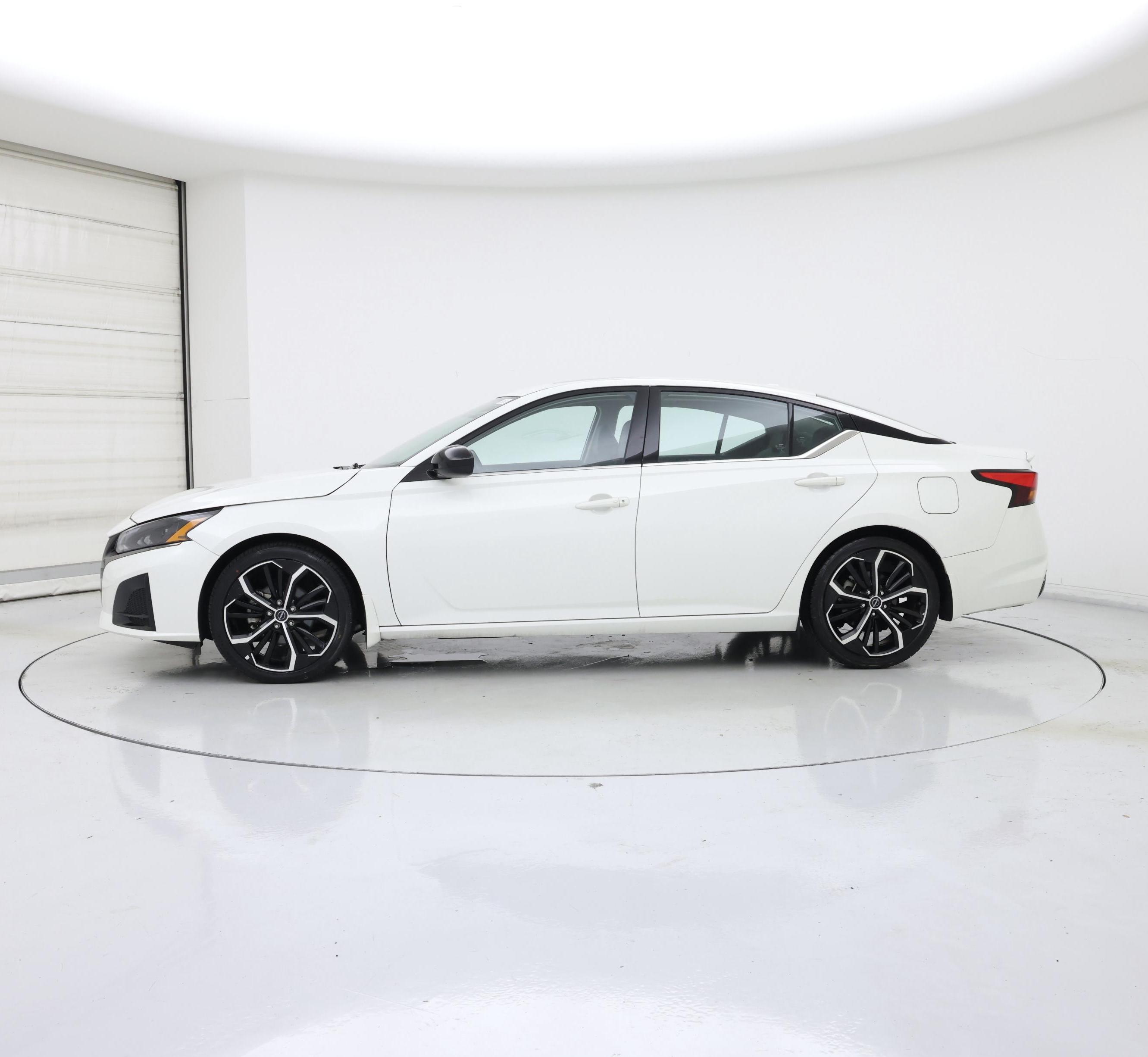 Thumbnail: 2023 Nissan Altima - 3
