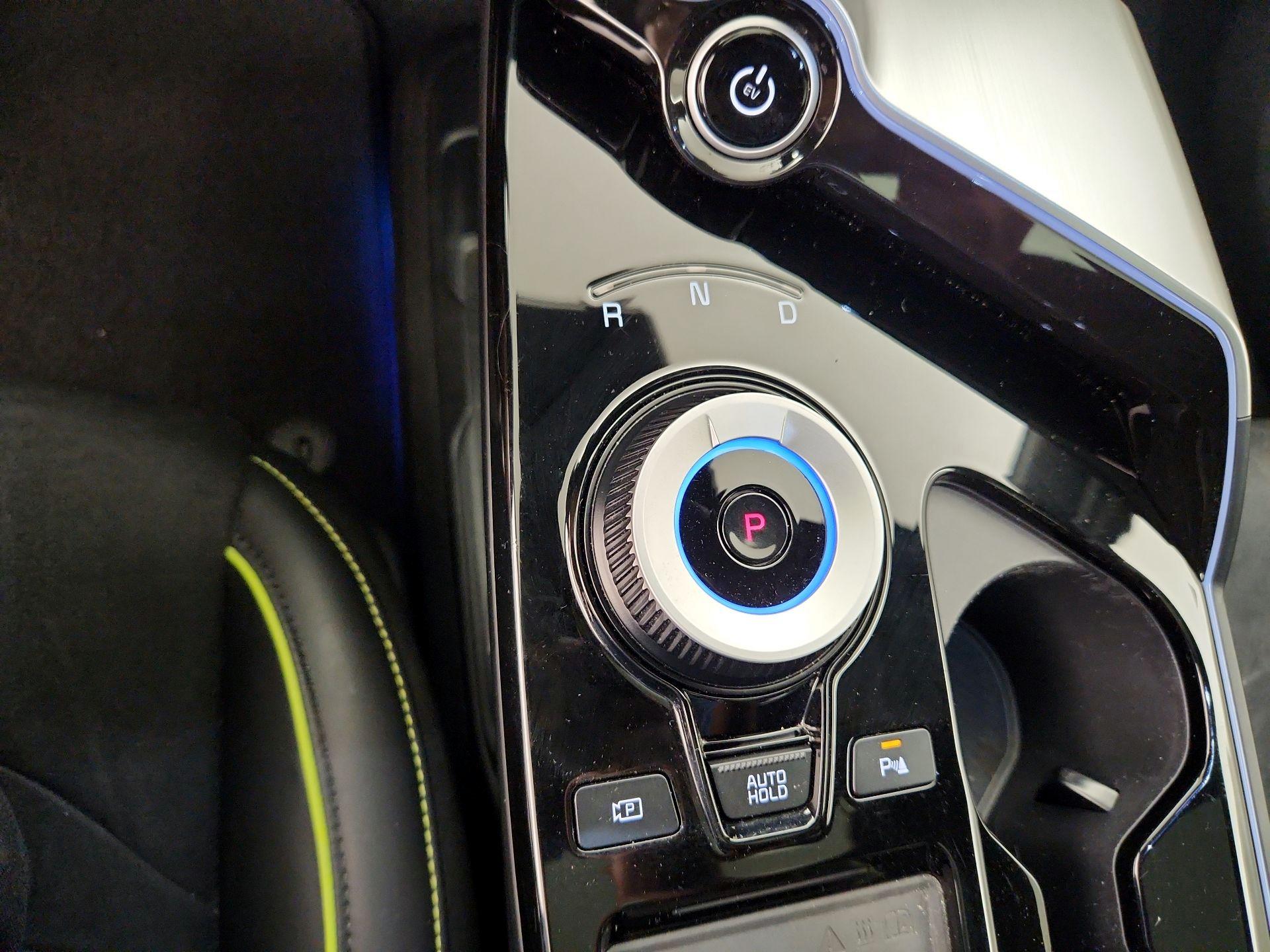 Thumbnail: 2023 Kia EV6 - 18