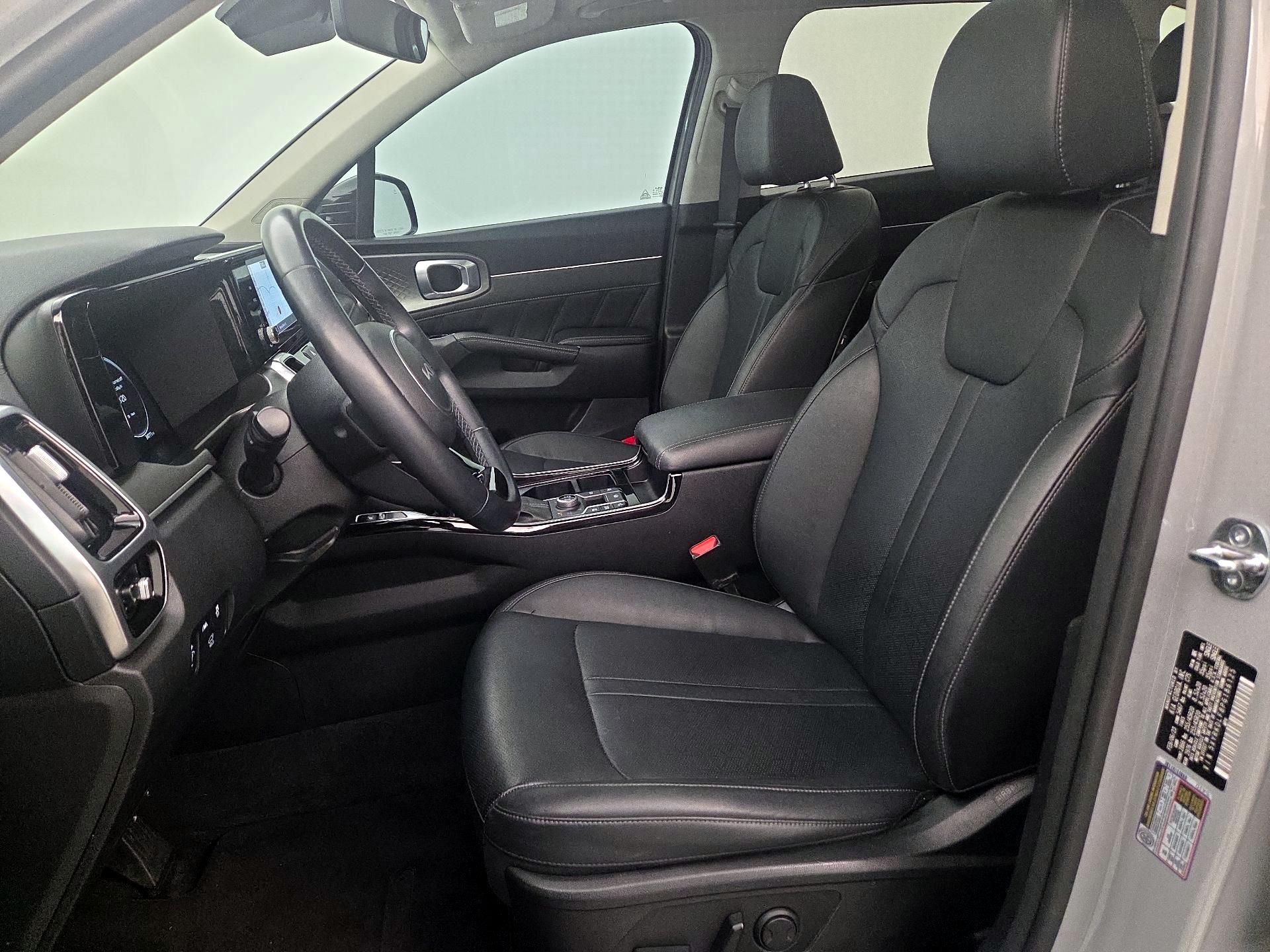 Thumbnail: 2023 Kia Sorento - 11