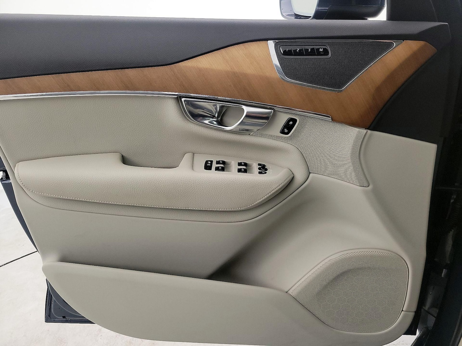 2021 Volvo XC90 Momentum - Photo 13