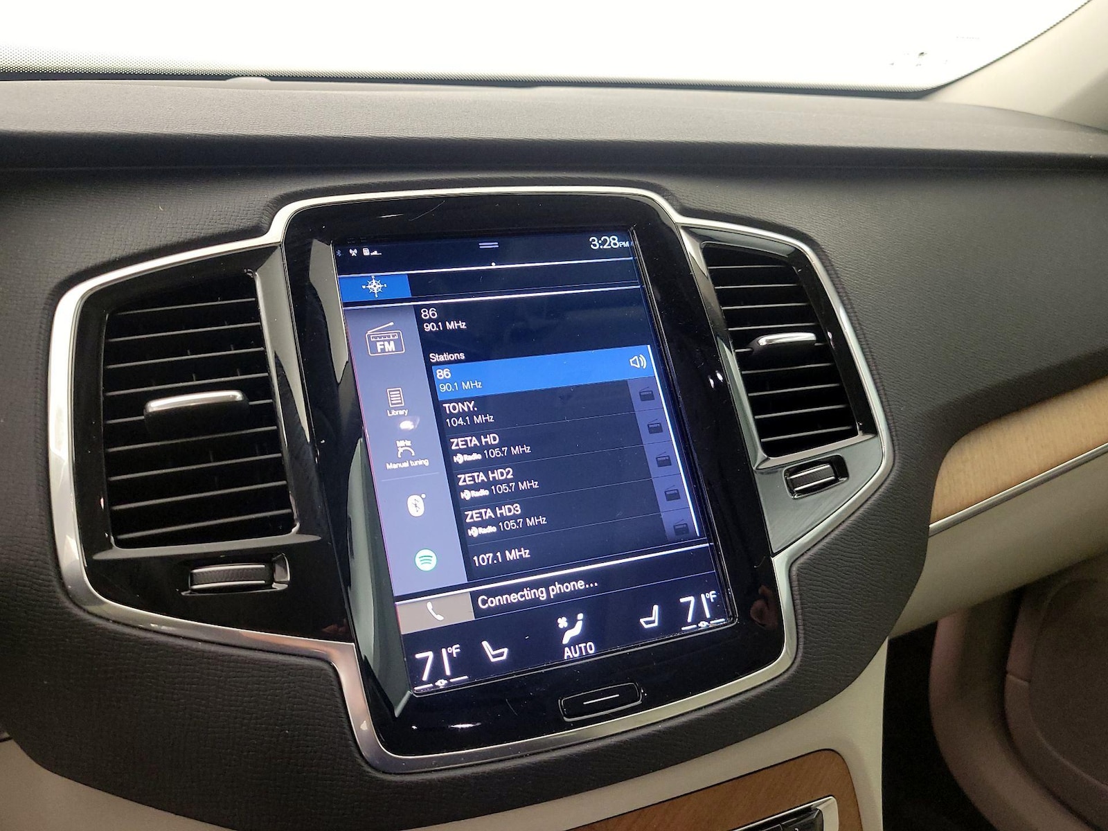 2021 Volvo XC90 Momentum - Photo 16