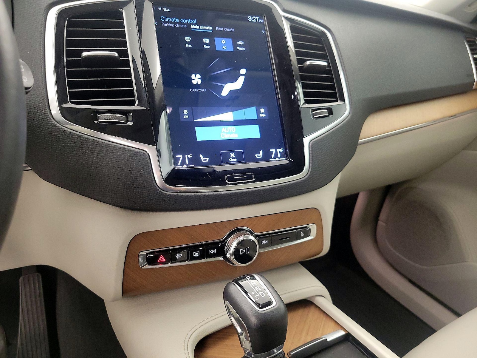 2021 Volvo XC90 Momentum - Photo 17