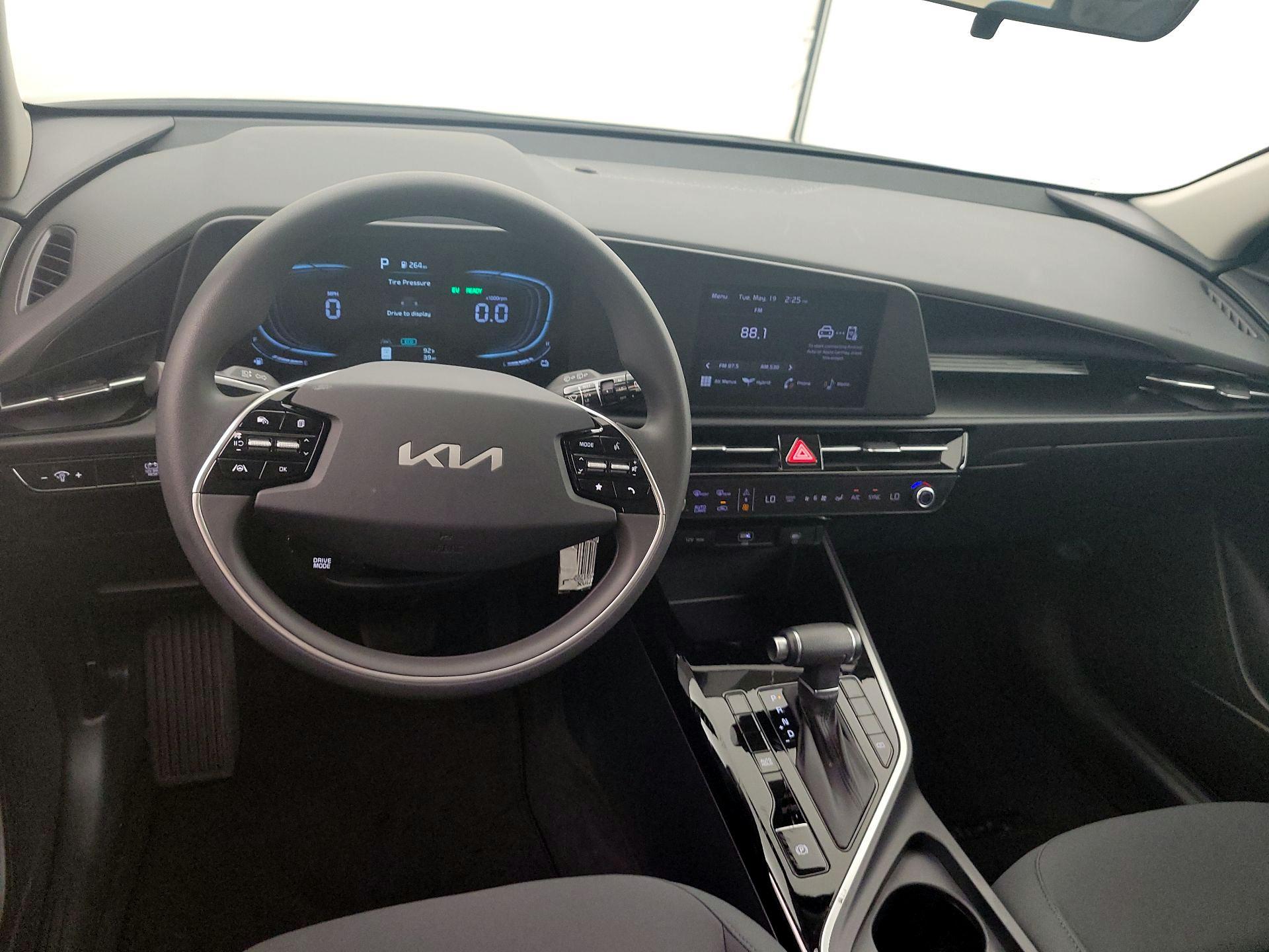 Thumbnail: 2024 Kia Niro - 9