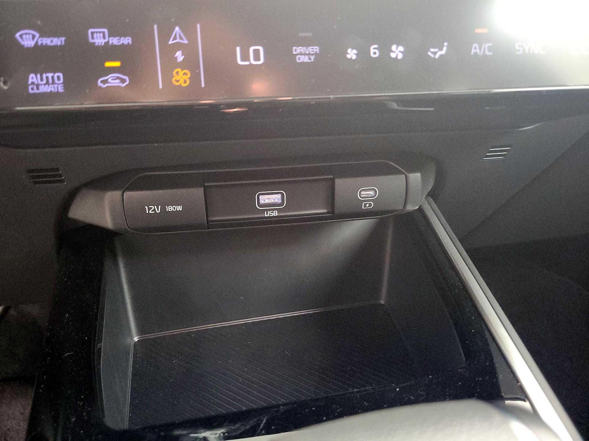 Thumbnail: 2024 Kia Niro - 18