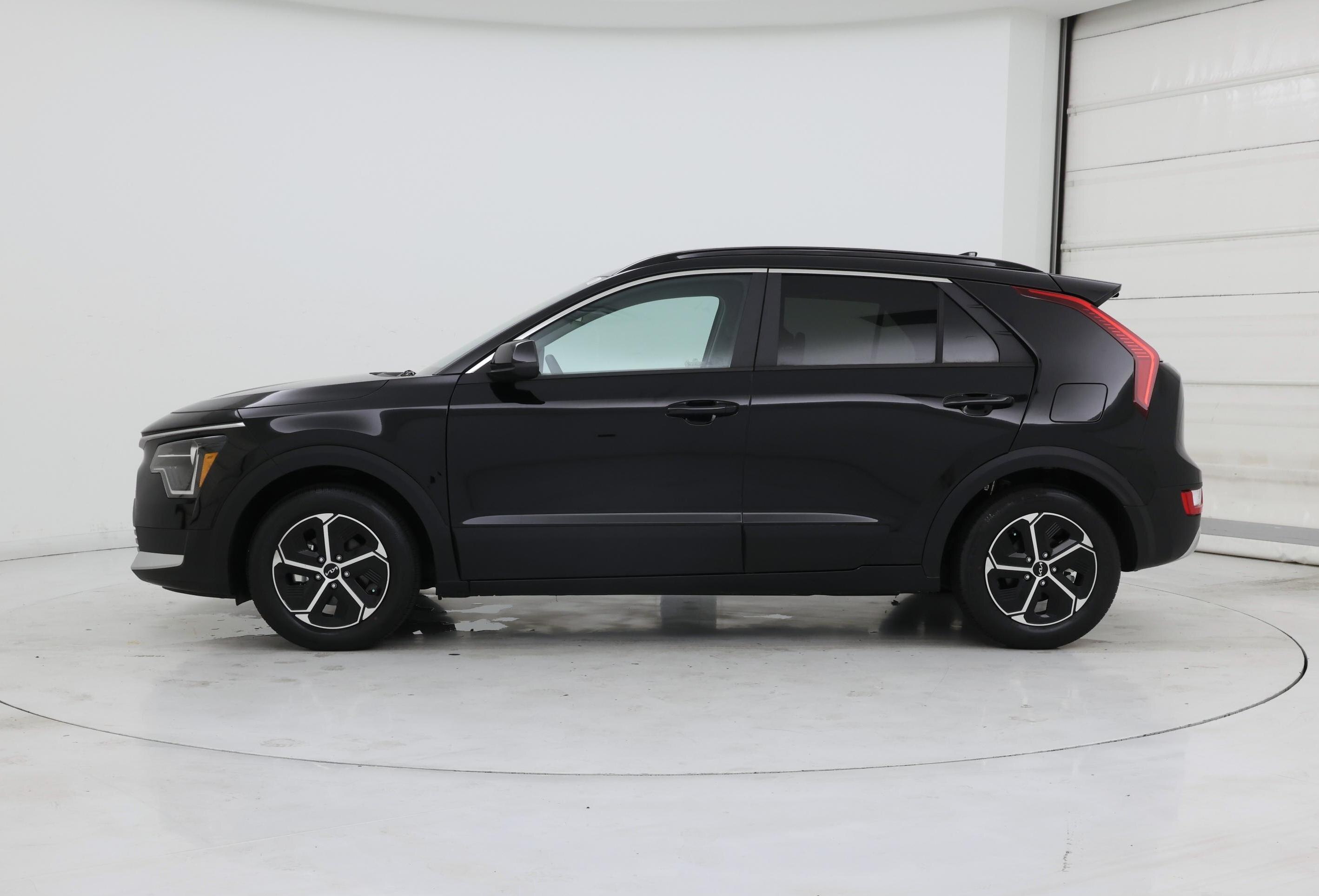 Thumbnail: 2024 Kia Niro - 3