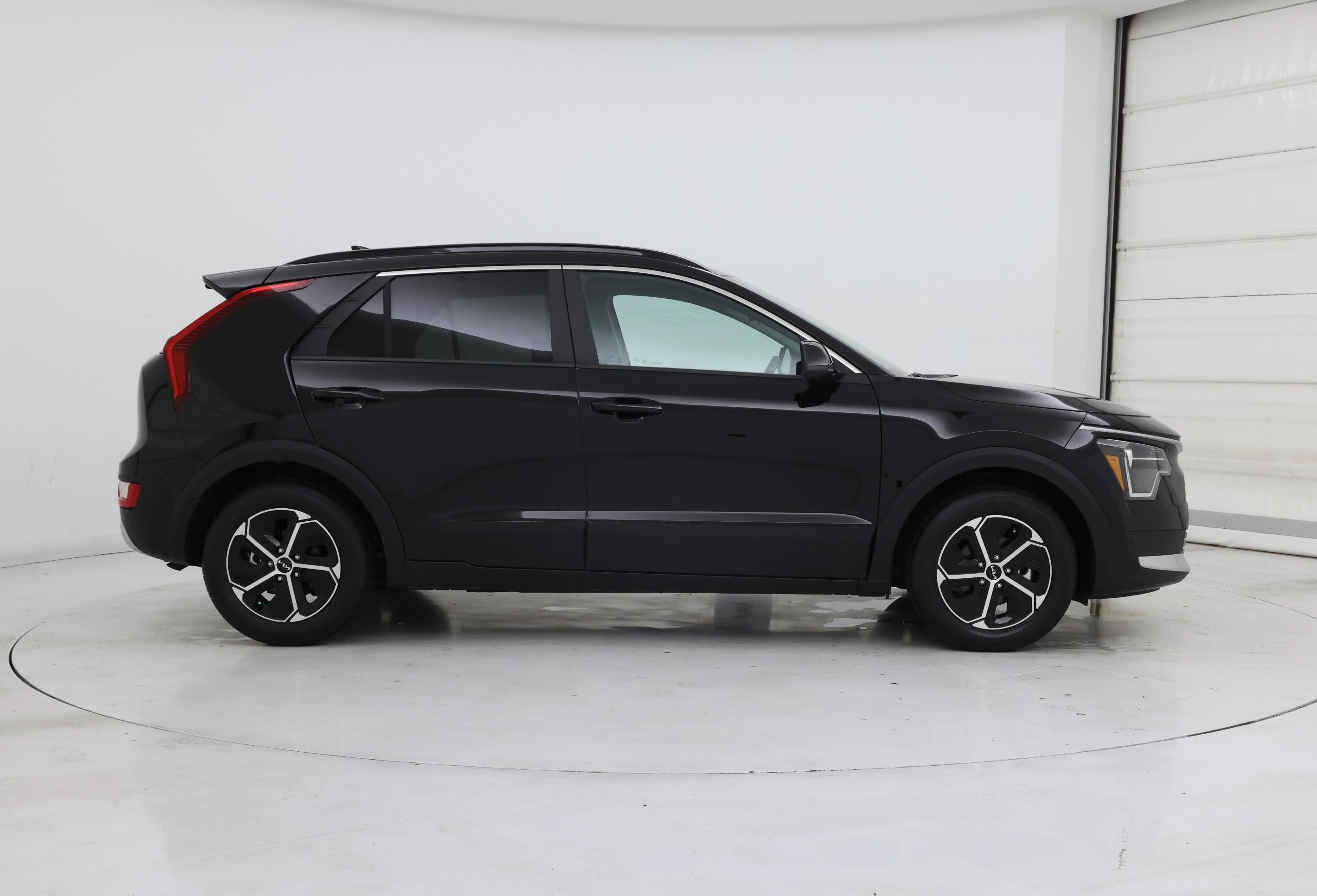 Thumbnail: 2024 Kia Niro - 7