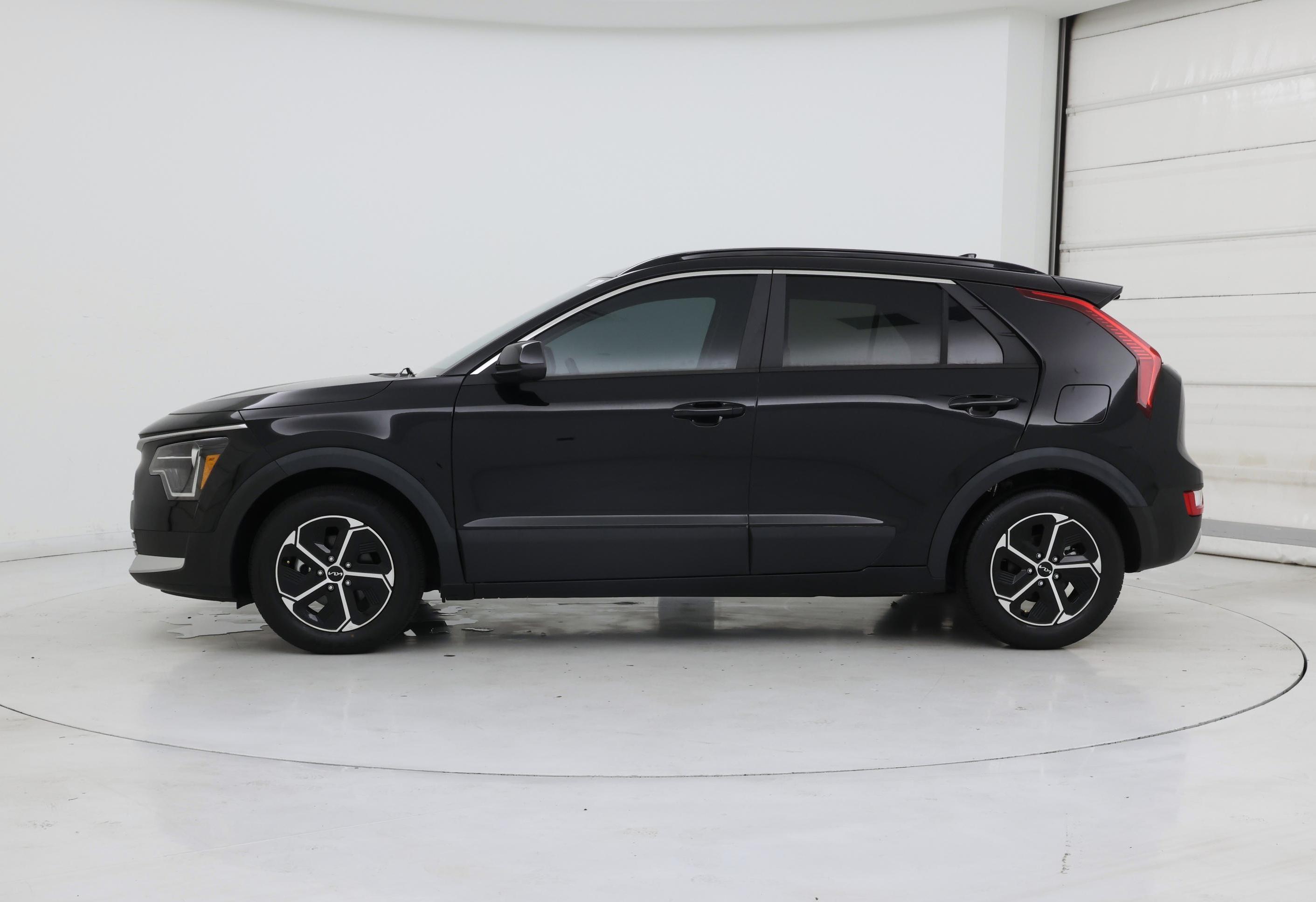 Thumbnail: 2024 Kia Niro - 3