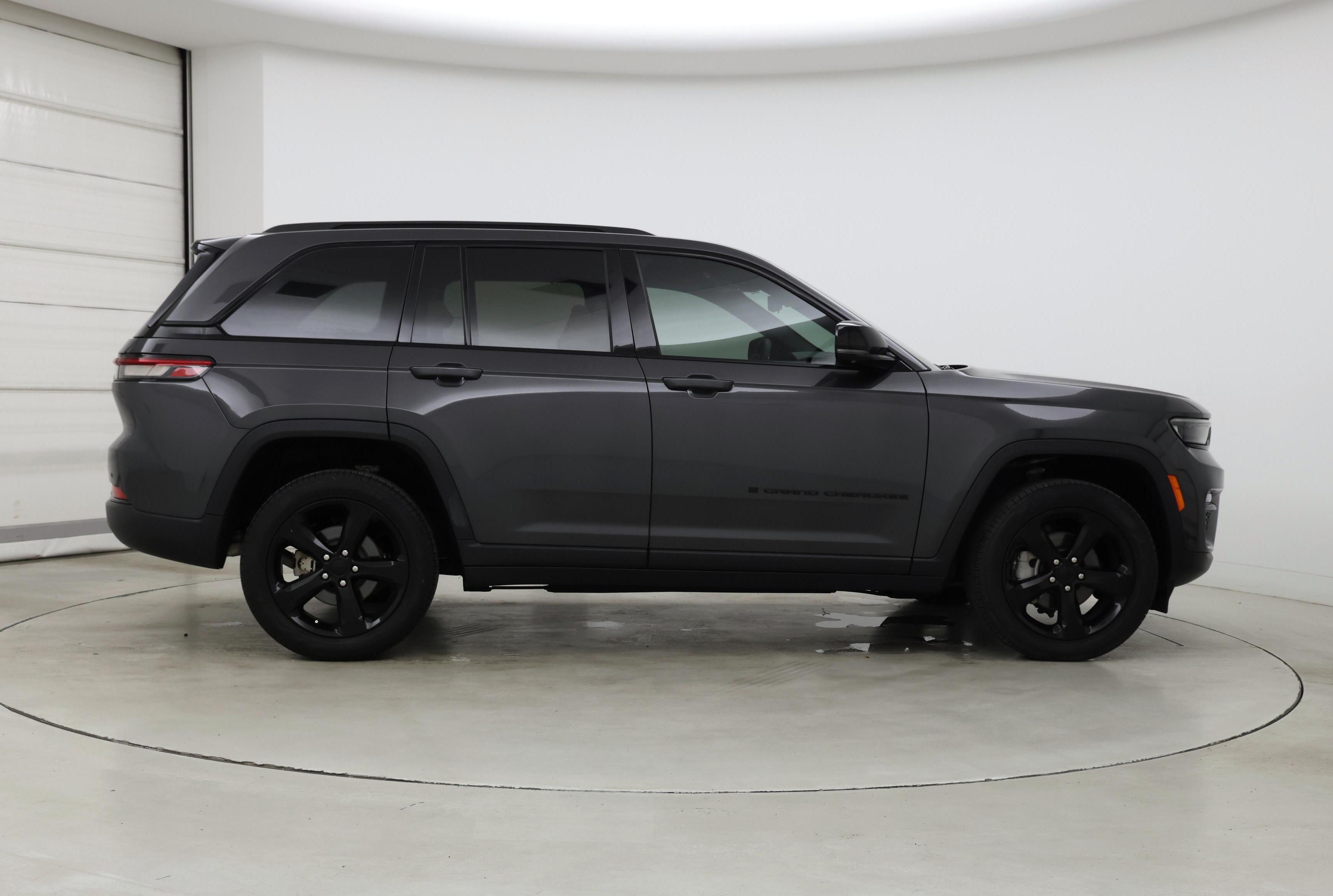 Thumbnail: 2023 Jeep Grand Cherokee - 7