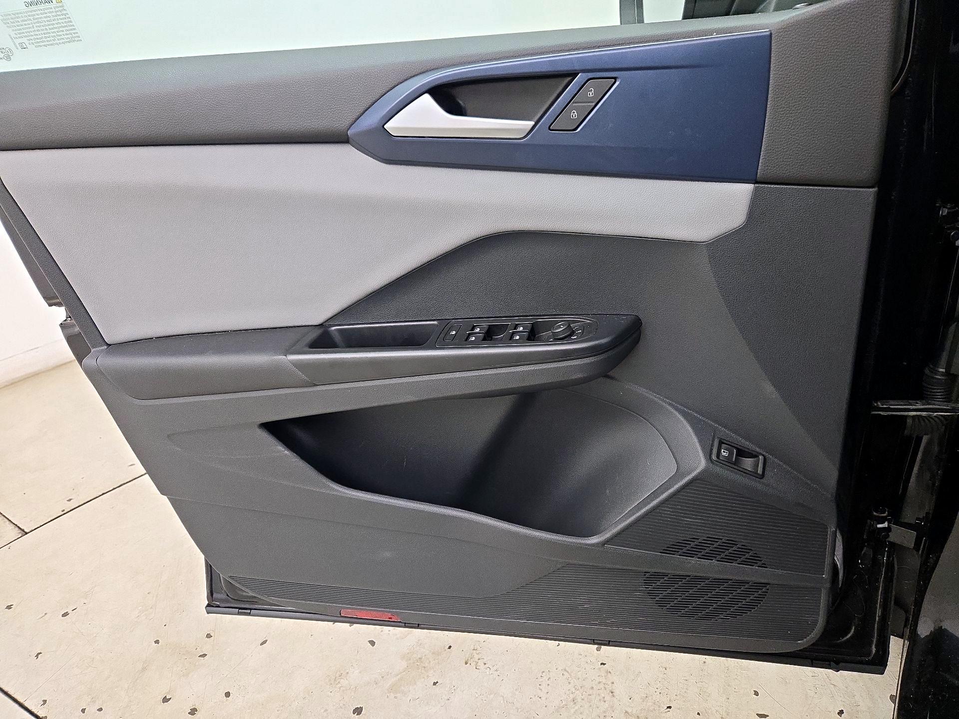 Thumbnail: 2023 Volkswagen Taos - 12