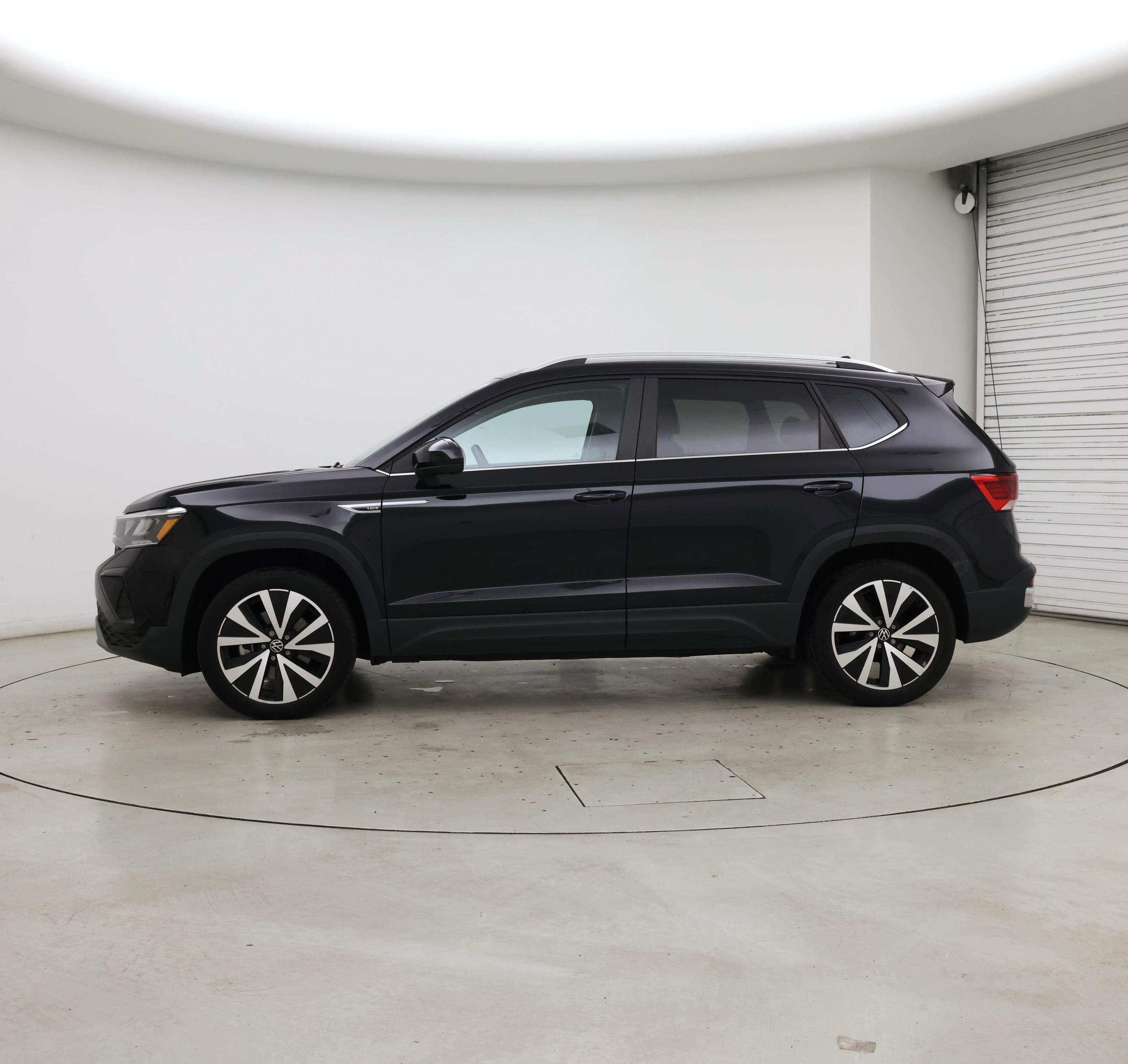 Thumbnail: 2023 Volkswagen Taos - 3